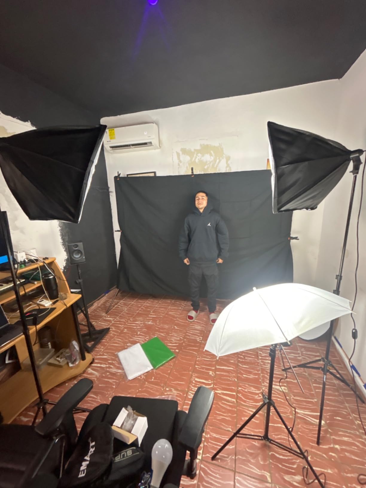 EMART Photography Lighting Kit with 8.5x10Ft Backdrop Stand,6x9FT Backdrops | Softbox Lighting Kit with 5500K 50W LED, Reflector, Umbrellas&Soft Box, Photo Studio Equipment for Portrait Video Shoot Vlog customer photo 2