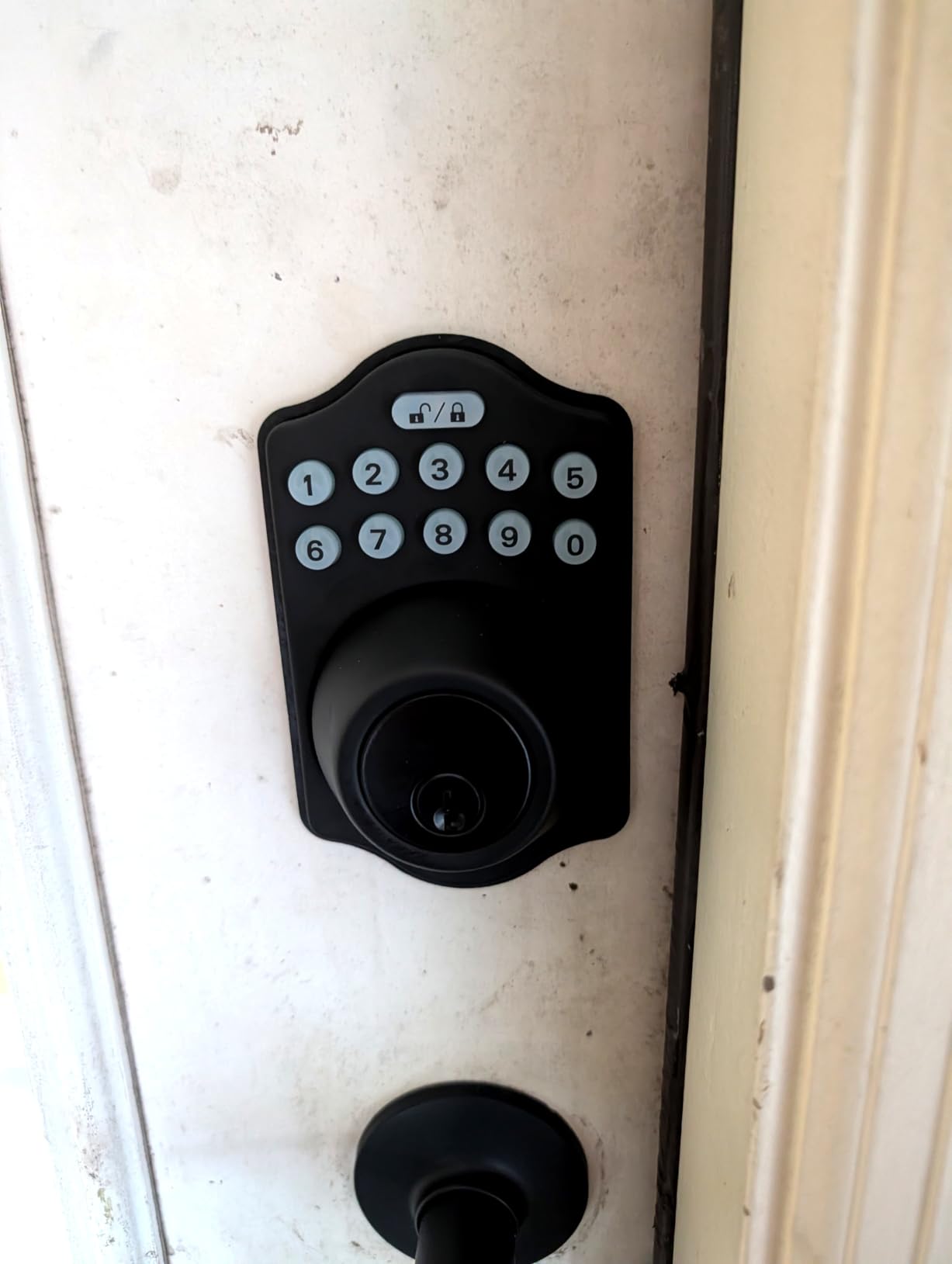 Amazon Basics Electronic Keypad Deadbolt Door Lock with Auto Lock, Touch-Control Keyless Entry, Customizable User Codes, Traditional Design, Matte Black, 1-Pack customer photo 1