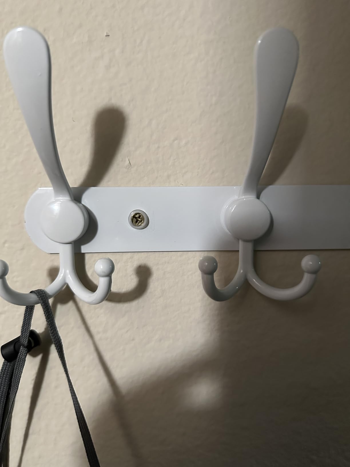 Dseap Coat Rack Wall Mounted - 5 Tri Hooks, Heavy Duty, Stainless Steel, Metal Coat Hook Rail for Coat Hat Towel Purse Robes Mudroom Bathroom Entryway (Black, 2 Packs) customer photo 1