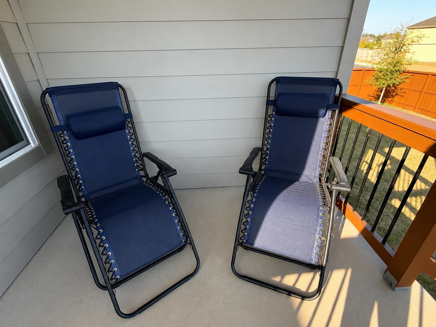 Homall Zero Gravity Chair Patio Folding Lawn Outdoor Lounge Gravity Camp Reclining Lounge Chair with Cup Holder Pillows for Poolside Backyard and Beach Set of 2 (Blue) customer photo 2