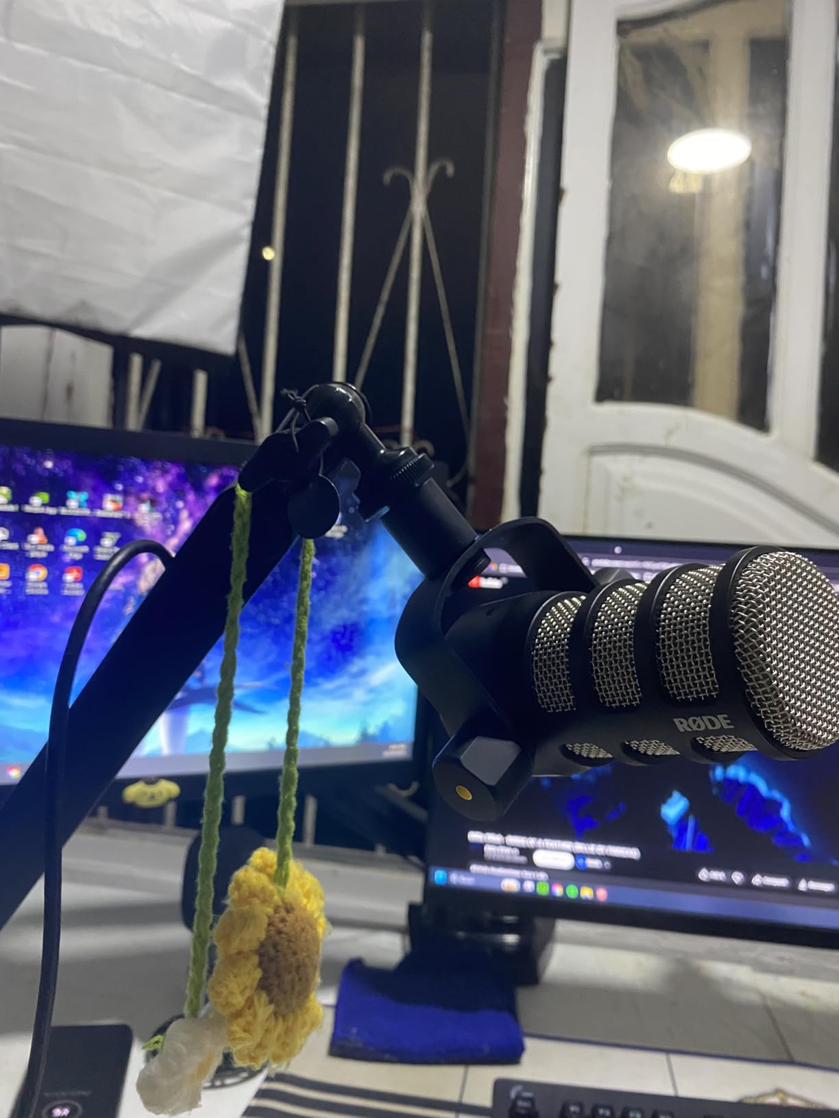 RØDE PodMic Cardioid Dynamic Broadcast Microphone, XLR customer photo 2