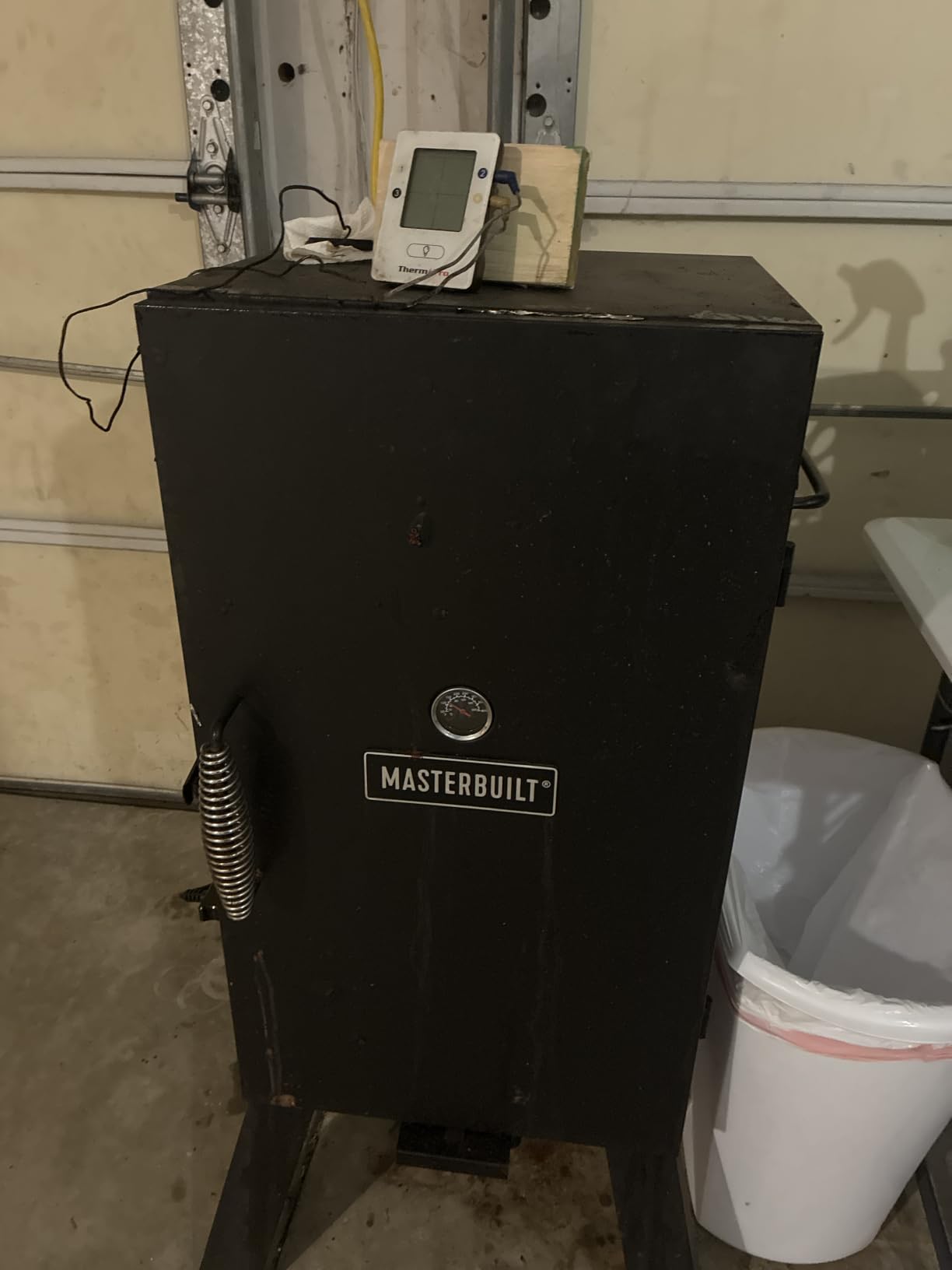 Masterbuilt® 30-inch Electric Vertical BBQ Smoker with Analog Temperature Control, Chrome Smoking Racks and 535 Cooking Square Inches in Black, Model MB20070210 customer photo 1