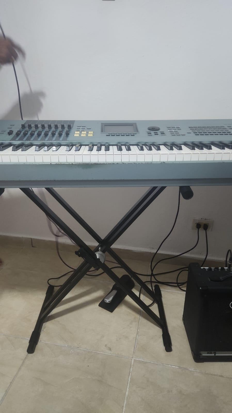 Amazon Basics Sturdy Keyboard and Piano Stand, Heavy-Duty Adjustable Height, X-Shape Design, Durable, Black, 27.5 to 38.2 inches customer photo 2
