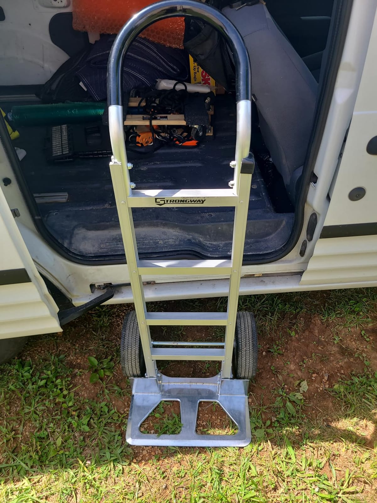 Strongway Aluminum Hand Truck, 600-Lb. Capacity, 10in. Polyurethane Tires customer photo 1