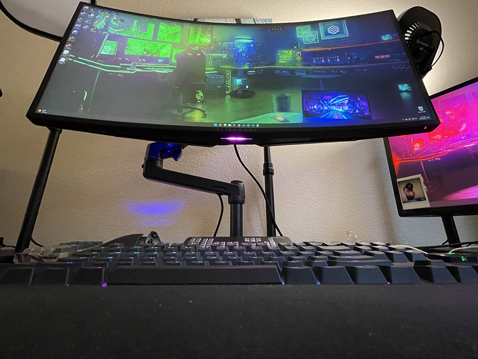 Ergotron – LX Monitor Arm, Single Monitor Desk Mount – fits Flat Curved Ultrawide Computer Monitors up to 34 Inches, 7 to 25 lbs, VESA 75x75mm or 100x100mm – Matte Black customer photo 1