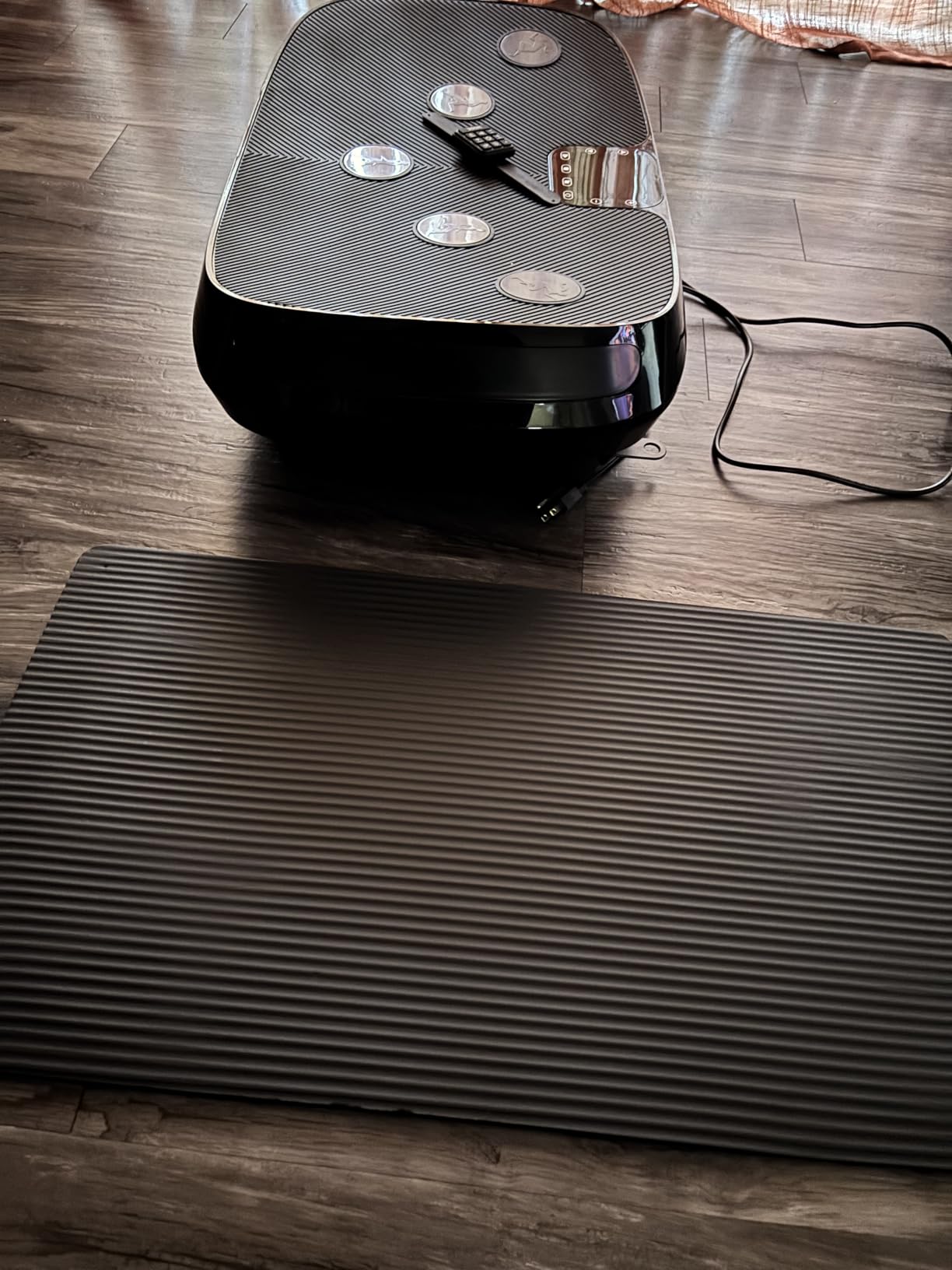 Lifepro Rumblex 4D Vibration Plate Exercise Machine with 7 Training Modes customer photo 1
