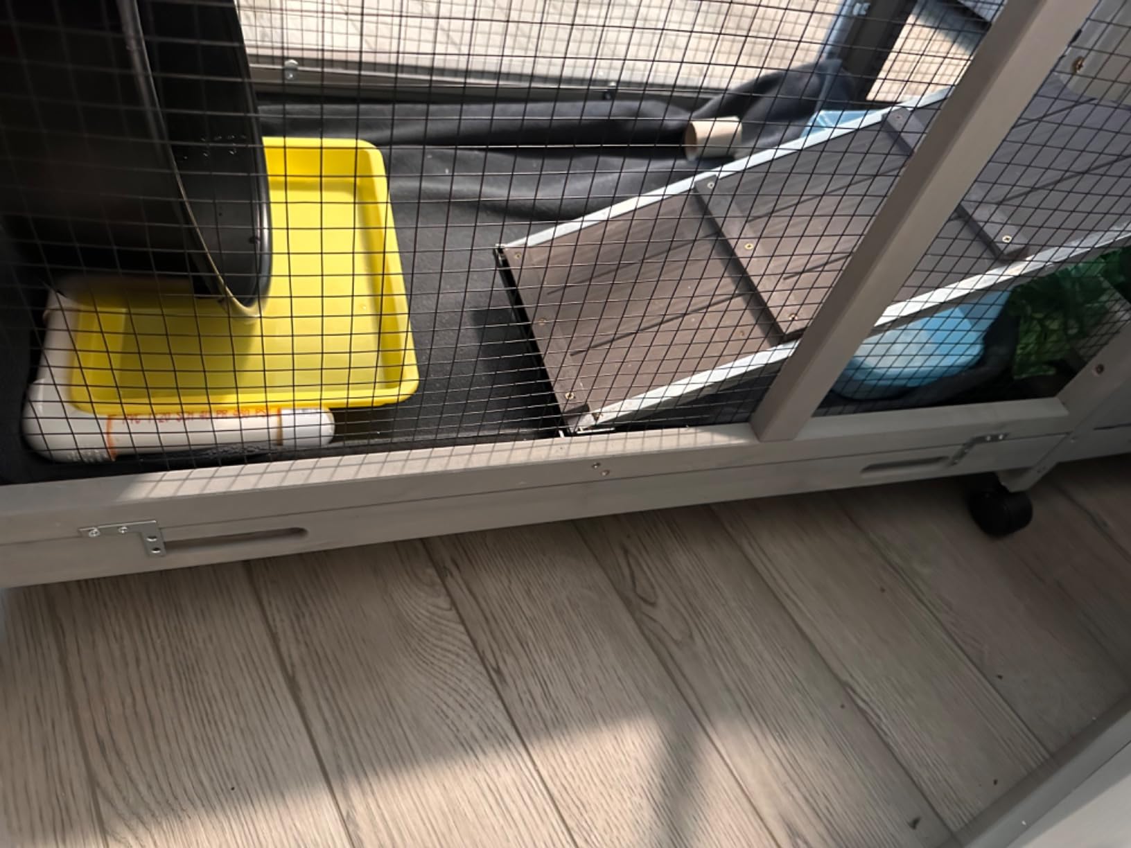 Aivituvin Rabbit Hutch Outdoor Indoor Rabbit Cage Chikcen Coop with Casters Guinea Pig Cage with 3 Deep No Leakage Pull Out Tray,Waterproof Roof customer photo 2