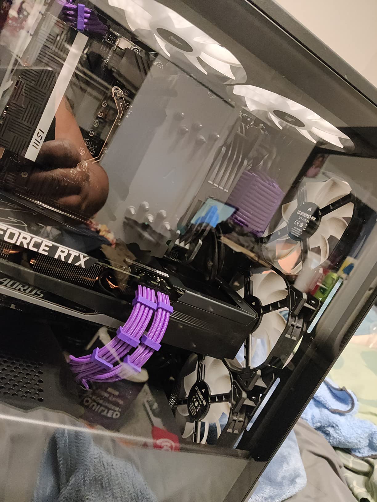 Corsair iCUE 220T RGB Airflow Tempered Glass Mid-Tower Smart ATX Case - High Airflow - Three Included SP120 RGB PRO Fans - Black customer photo 1