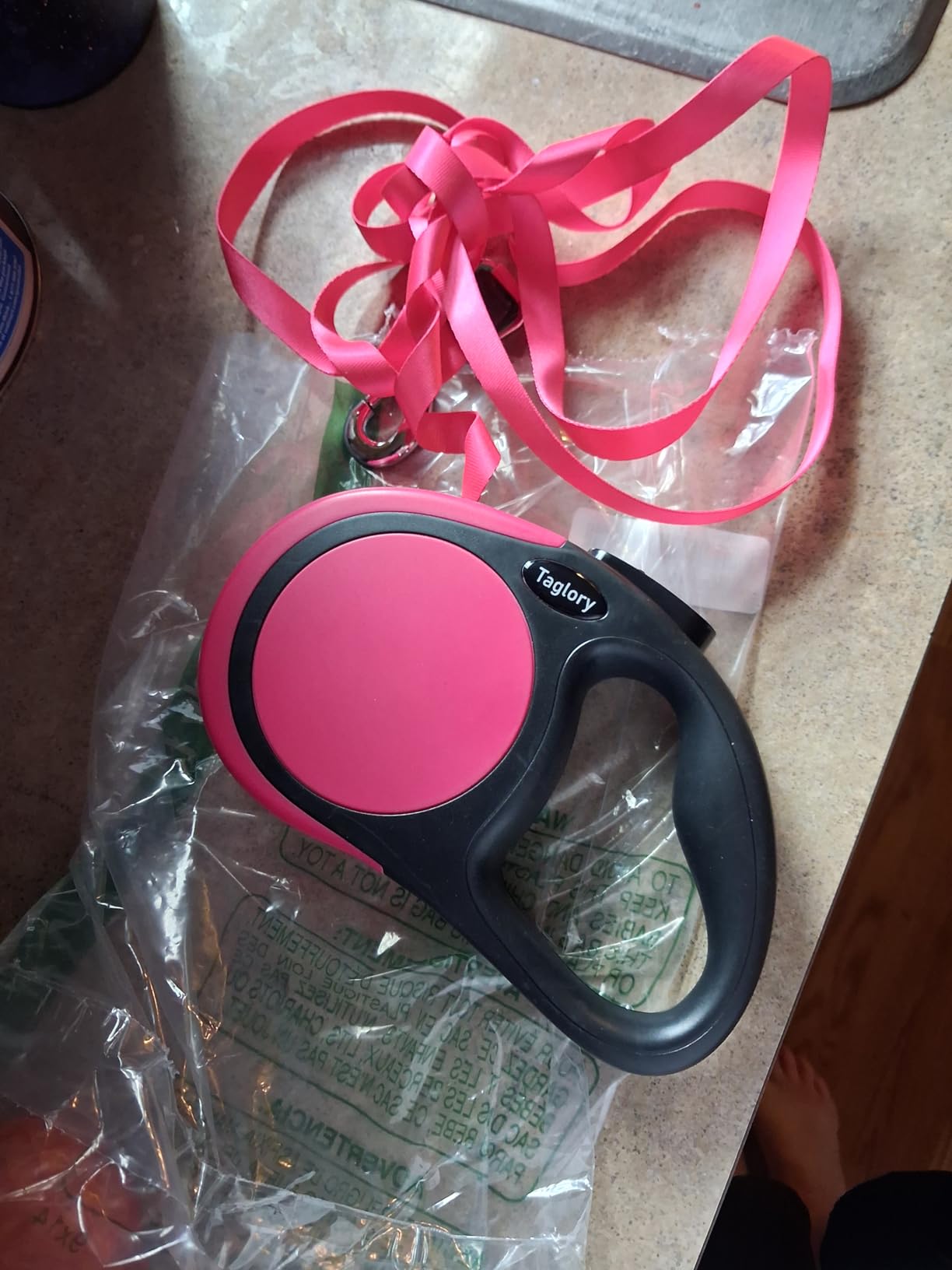 Taglory Retractable Dog Leash, One-Handed Brake, 16ft, Up to 44 lbs, Pink customer photo 2