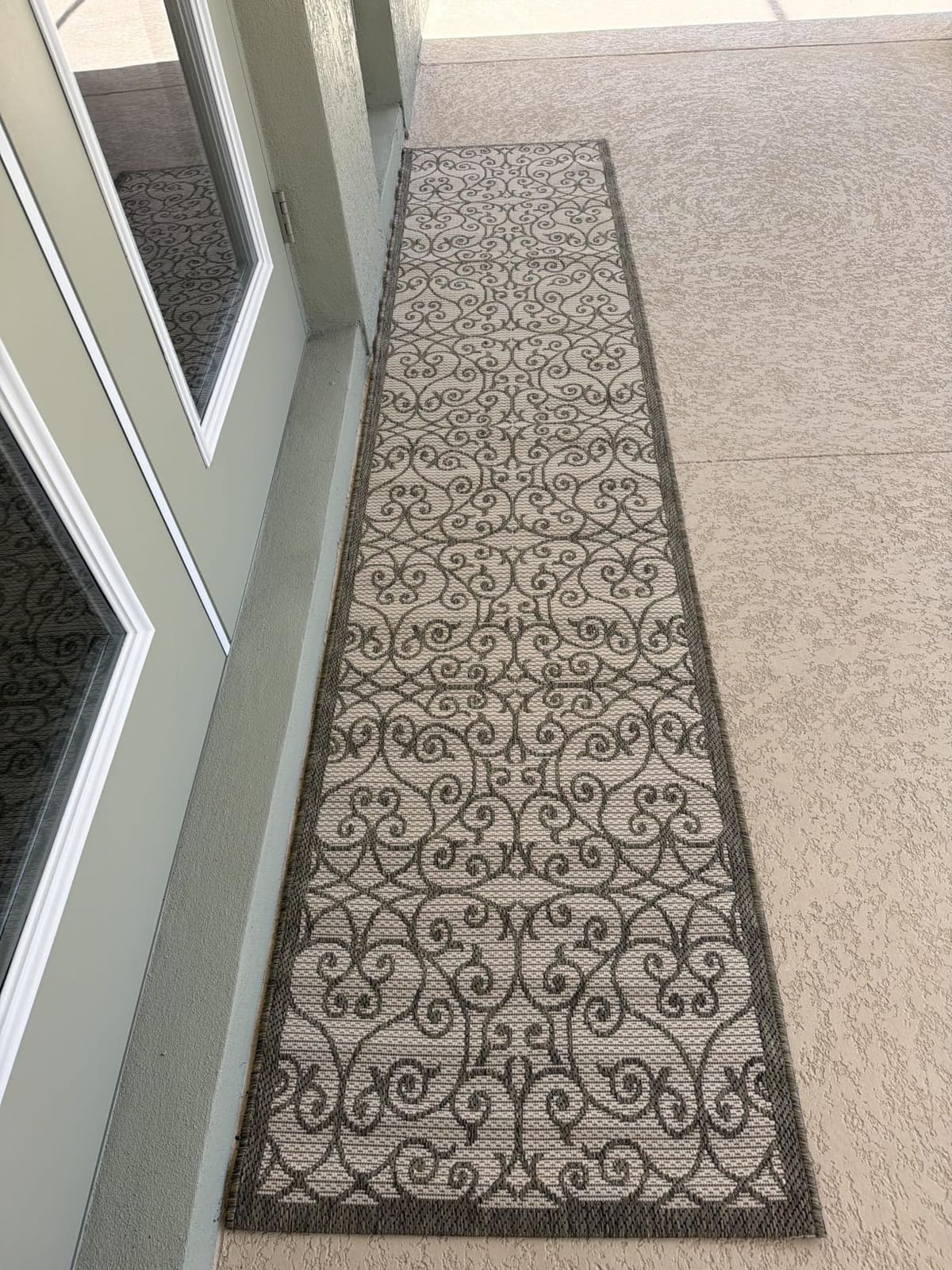 JONATHAN Y Vintage Filigree Indoor Outdoor Area Rug 8X10 Black/Khaki, Madrid Textured Weave for Backyard, Patio, Porch, Easy-Cleaning, High Traffic, Pet-Friendly, Non-Shedding (SMB107A-8) customer photo 2