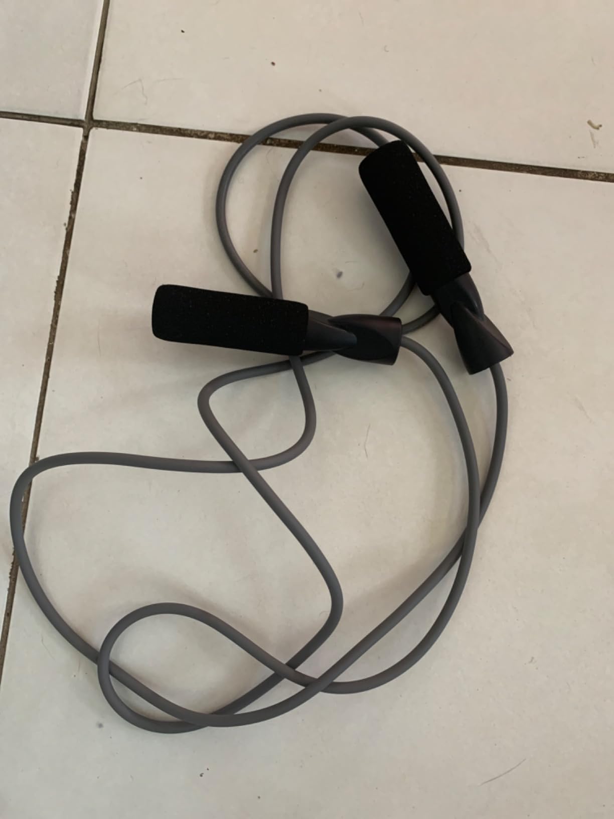 Amazon Basics Jump Rope for Exercise, Cardio and Home Workout, Length Adjustable, 118 Inches customer photo 1