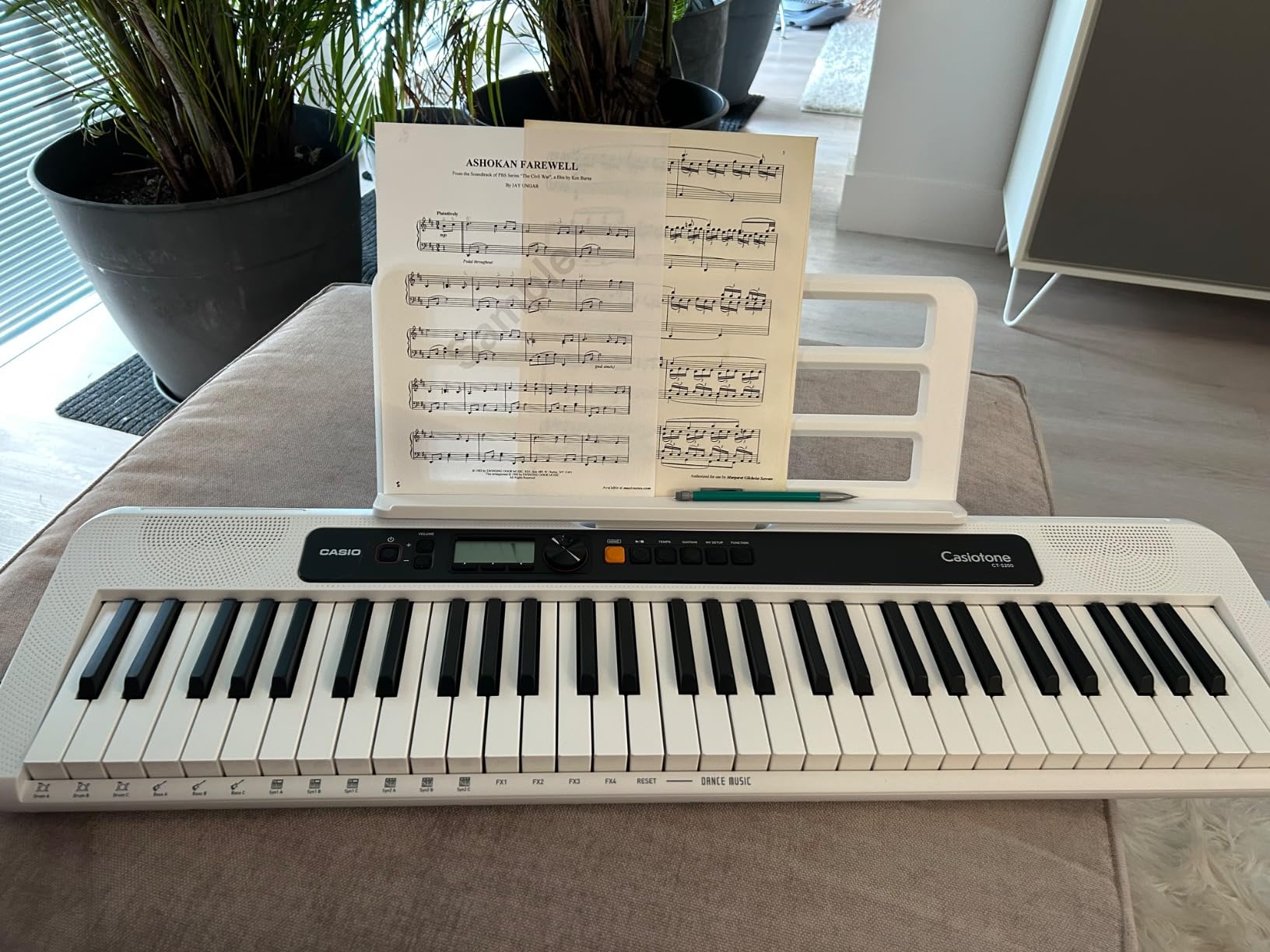 Casio Casiotone CT-S200 – 61-Key Portable Keyboard for Beginners | 400 Tones, 77 Rhythms, LCD Display, Dance Music Mode, USB-MIDI, Stereo Speakers | Includes Power Supply & Music Rest | Black customer photo 2