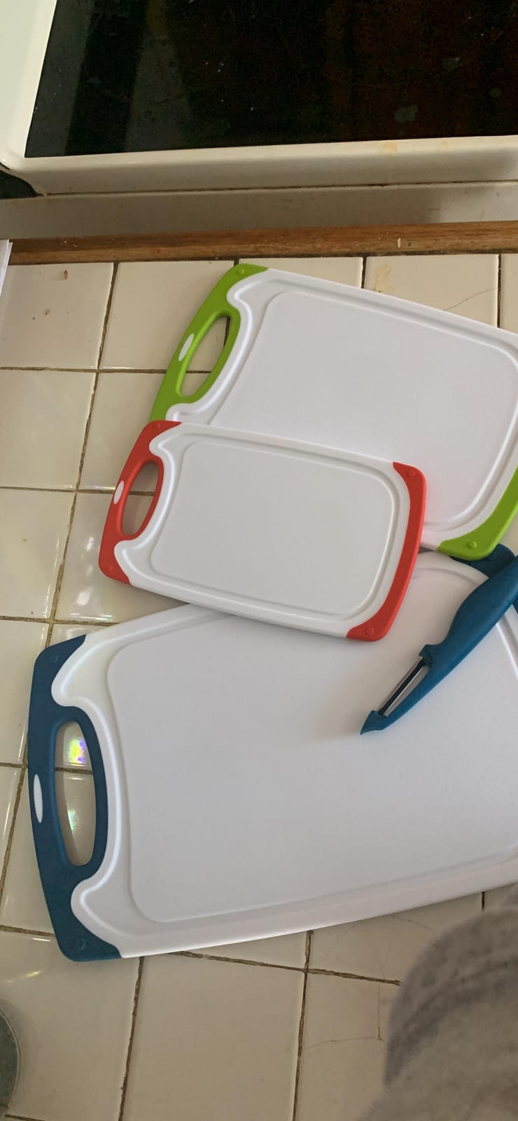 Cutting Boards for Kitchen, Plastic Chopping Board Set of 4 with Non-Slip Feet and Deep Drip Juice Groove, Easy Grip Handle, Dishwasher Safe customer photo 1