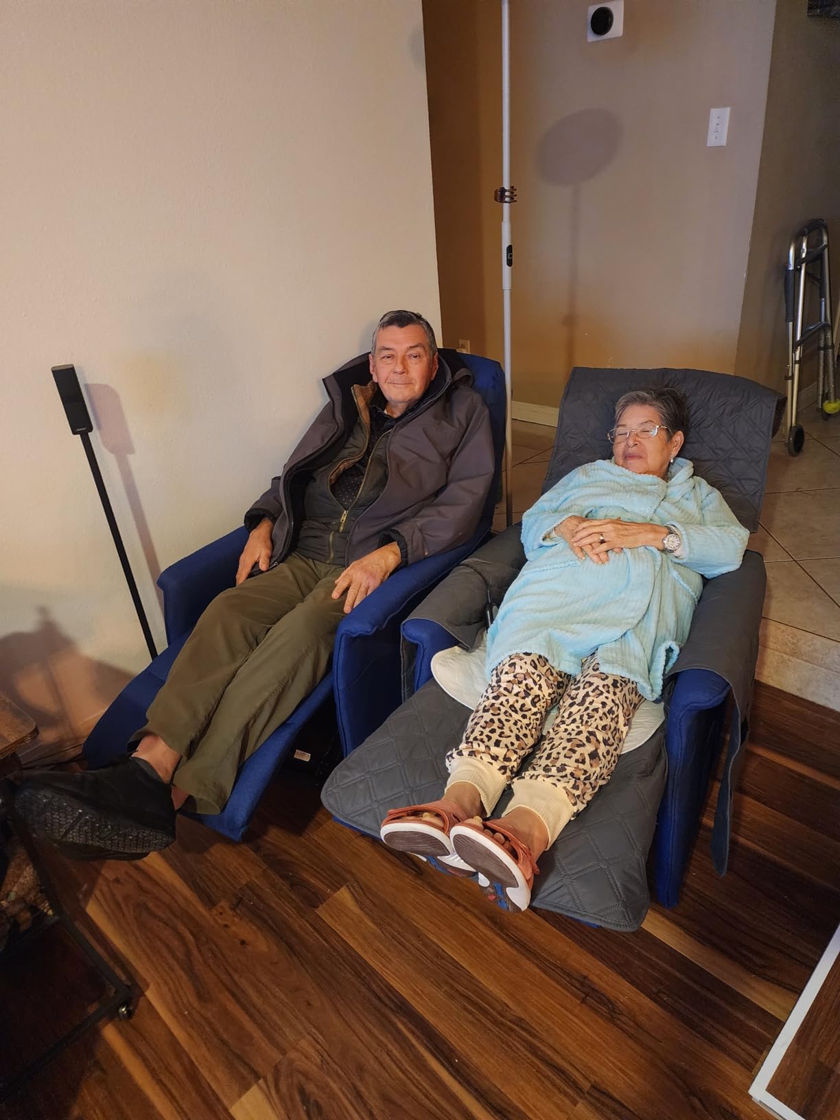 HOMCOM Power Lift Recliner Chair for Elderly, Easy Assembly, Fabric, Brown customer photo 1