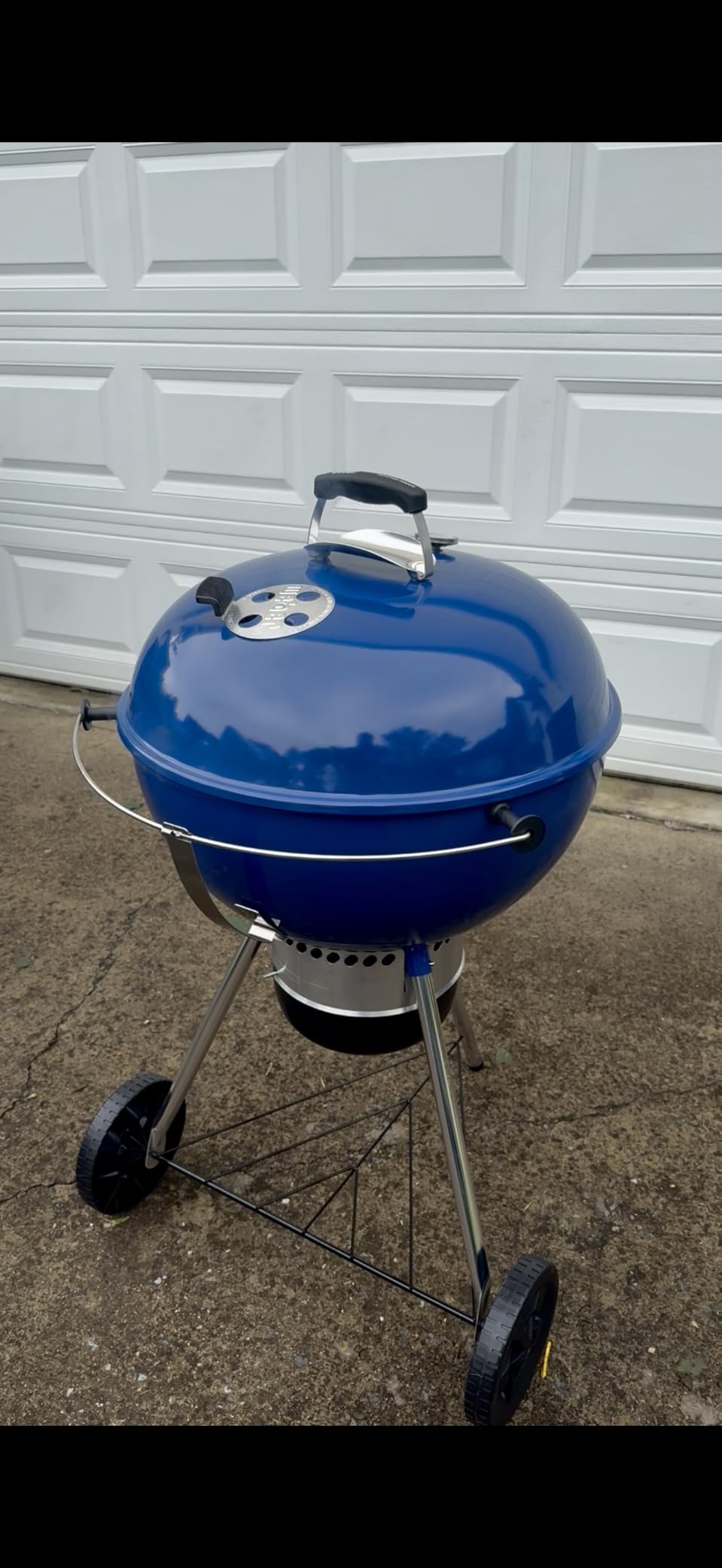 Weber® Master-Touch Charcoal Grill, 22-Inch, Deep Ocean Blue | Premium Outdoor BBQ Grill with Tuck-Away Lid Holder & One‑Touch™ Cleaning System, Porcelain‑Enameled Kettle customer photo 2