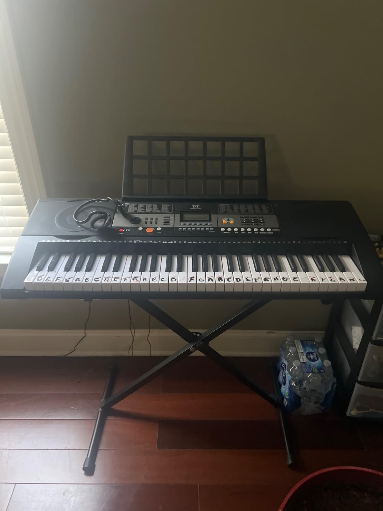 MUSTAR Piano Keyboard, 61 Key Keyboard Piano Electric Piano with Stand, Touch Sensitive Keyboards Piano 61 Key for Beginners, Headphones, Microphone, MP3/USB/LCD Screen, Holiday Birthday Gifts customer photo 1