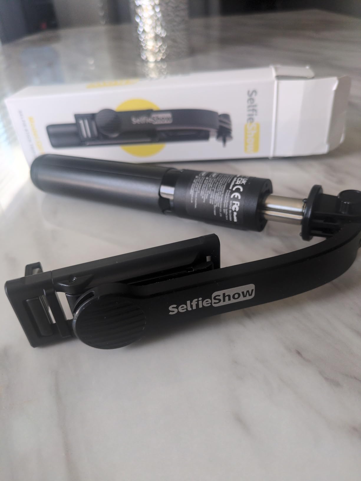 SelfieShow Selfie Stick, Extendable Selfie Stick Tripod with Wireless Remote and Tripod Stand, Portable, Lightweight, Compatible with iPhone 17 16 15 14 13 12 Pro Xs Max/Samsung Smartphone and More customer photo 1