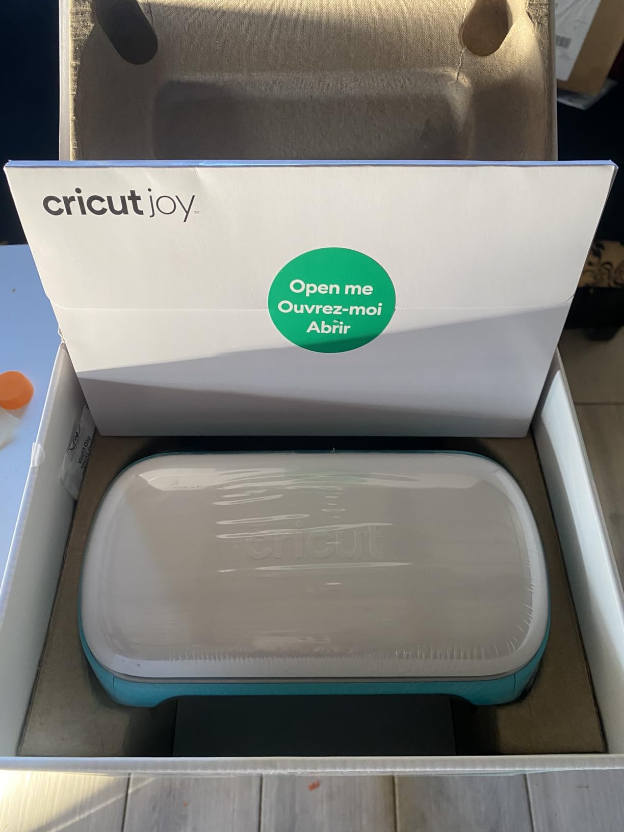 Cricut Joy Machine - A Compact,Portable DIY Smart Machine for Creating Customized Labels,Cards & Crafts,Works with Iron-on, Vinyl,Paper & Smart Materials, Bluetooth-Enabled, Blue - Used customer photo 1