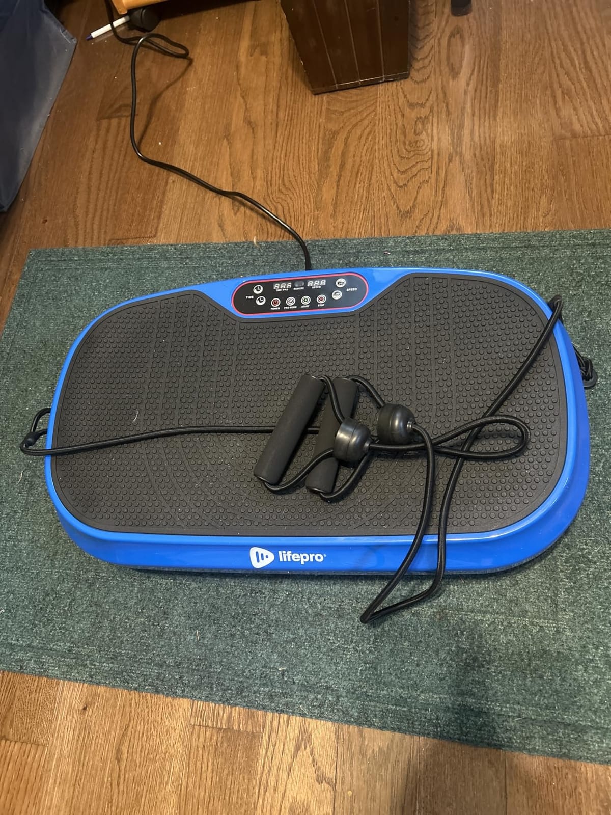 Lifepro Waver Mini Vibration Plate Exercise Machine with Resistance Bands customer photo 1