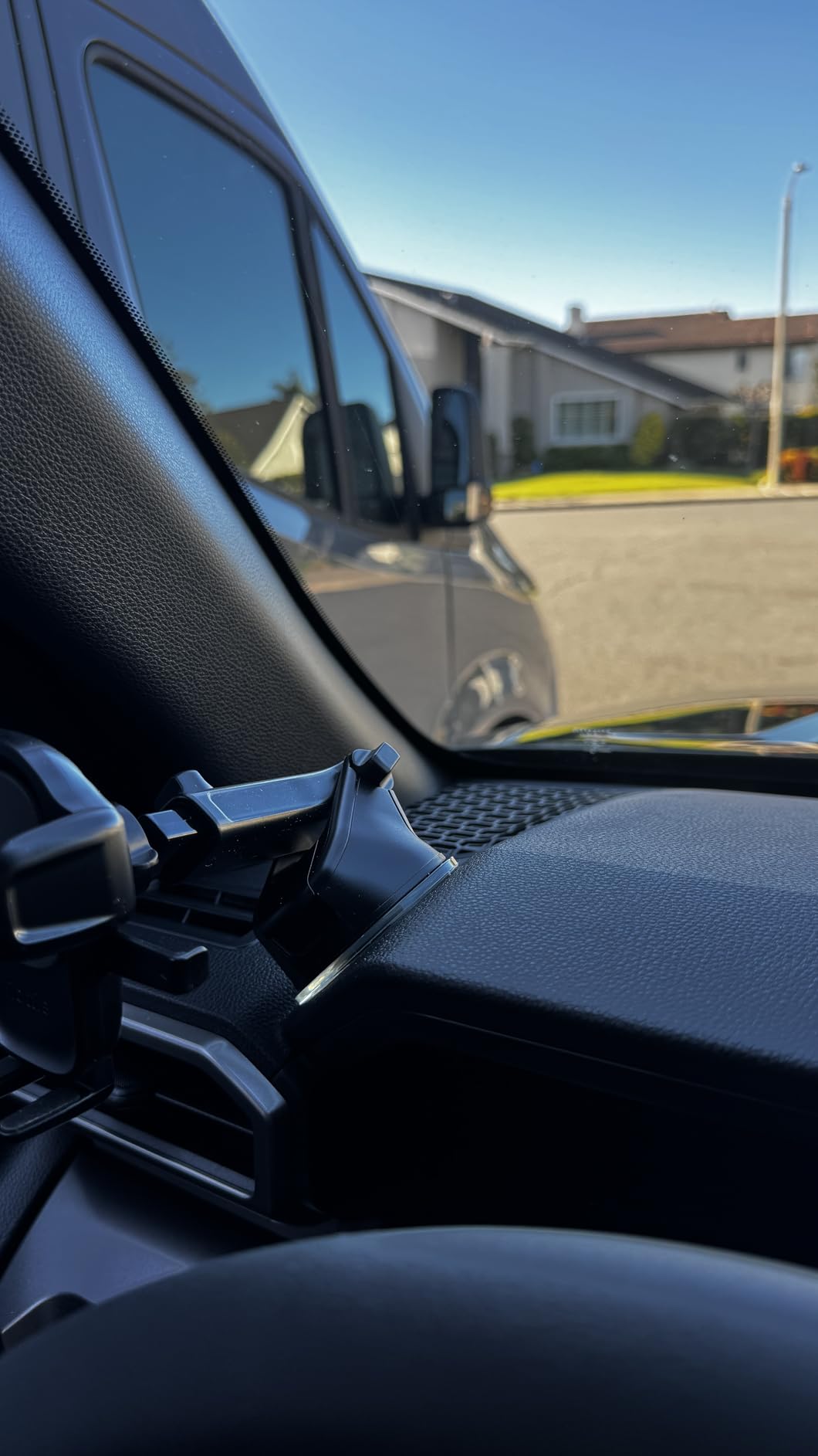 iOttie Easy One Touch Signature Dashboard & Windshield Universal Car Mount Phone Holder Desk Stand with Suction Cup Base and Telescopic Arm for iPhone, Samsung, Google, More Smartphones customer photo 1