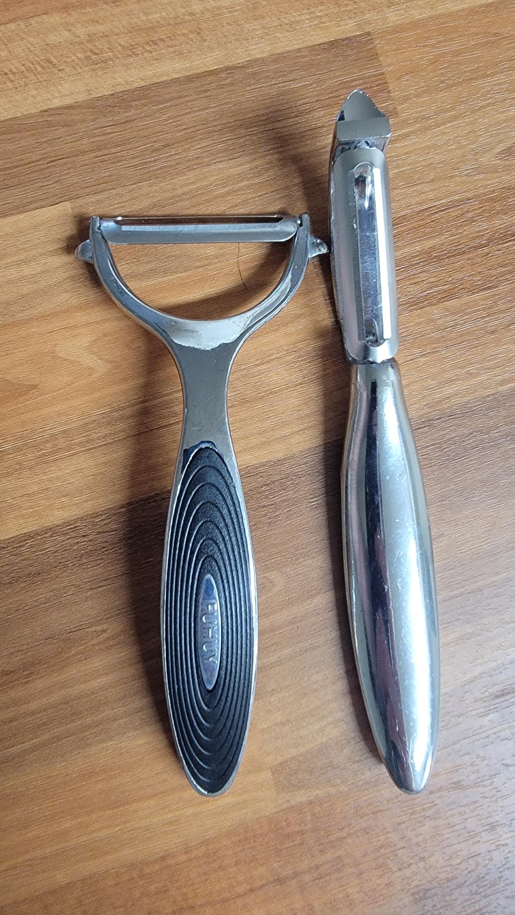 FUHUY Vegetable, Apple Peelers for kitchen, Fruit, Carrot, Veggie, Potatoes Peeler, Y-Shaped and I-Shaped Stainless Steel Peelers, with Ergonomic Non-Slip Handle & Sharp Blade, Good Sturdy (2PCS) customer photo 2