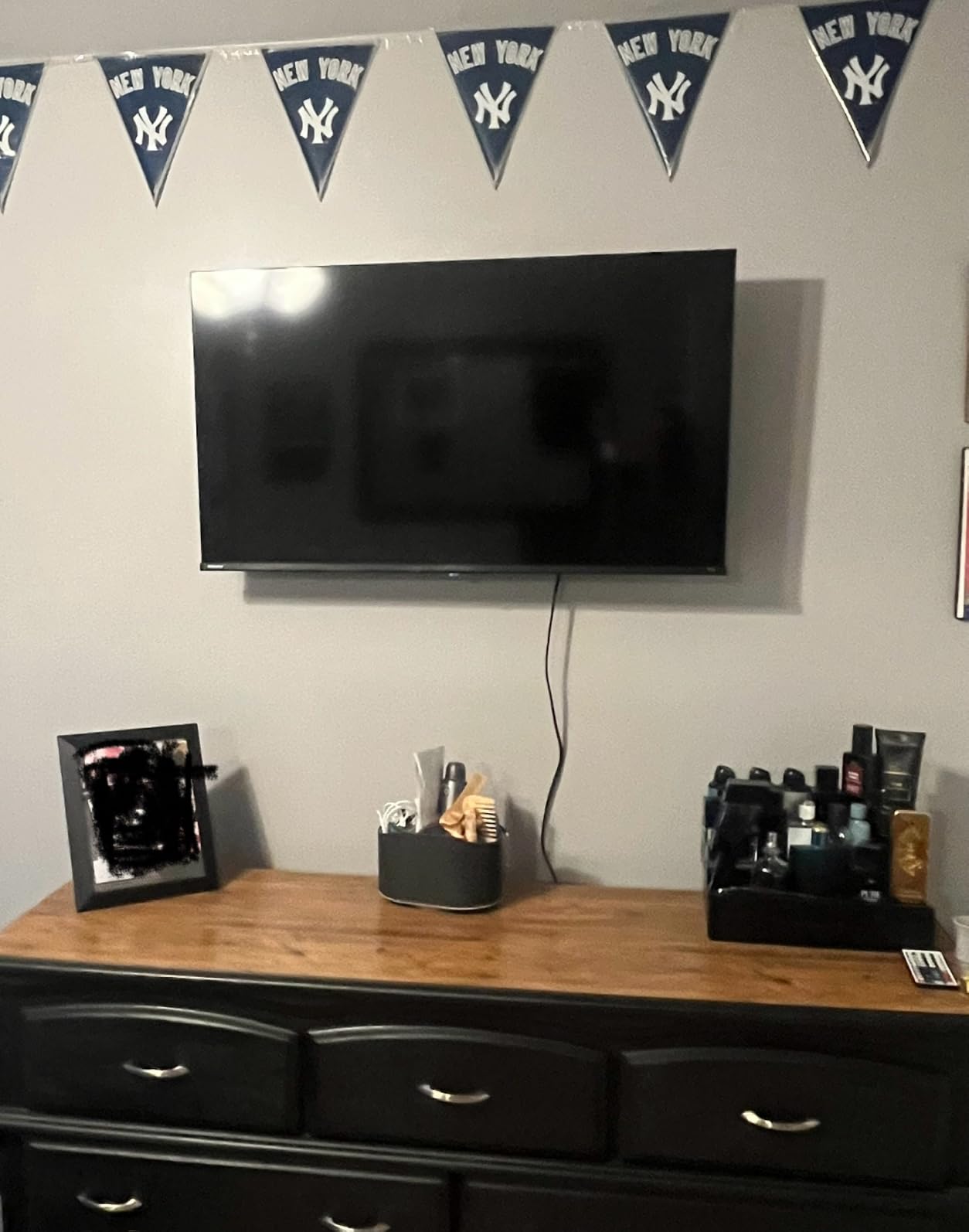 Pipishell Full Motion TV Wall Mount for 26–65 inch TVs up to 77 lbs | Max VESA 400x400mm, TV Mount Bracket with Articulating Arms, Extension, Tilt, Swivel, Leveling, Reinforced Steel Structure customer photo 2