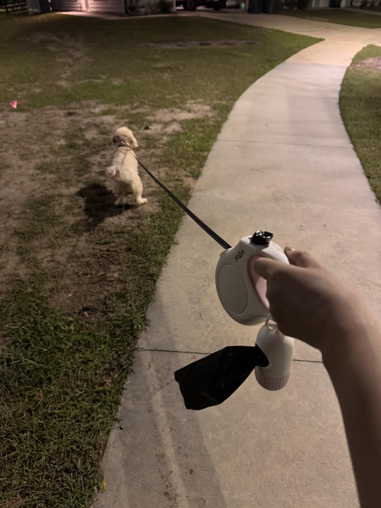 Fida Retractable Dog Leash with Dispenser and Poop Bags, 16ft, White & Pink customer photo 1