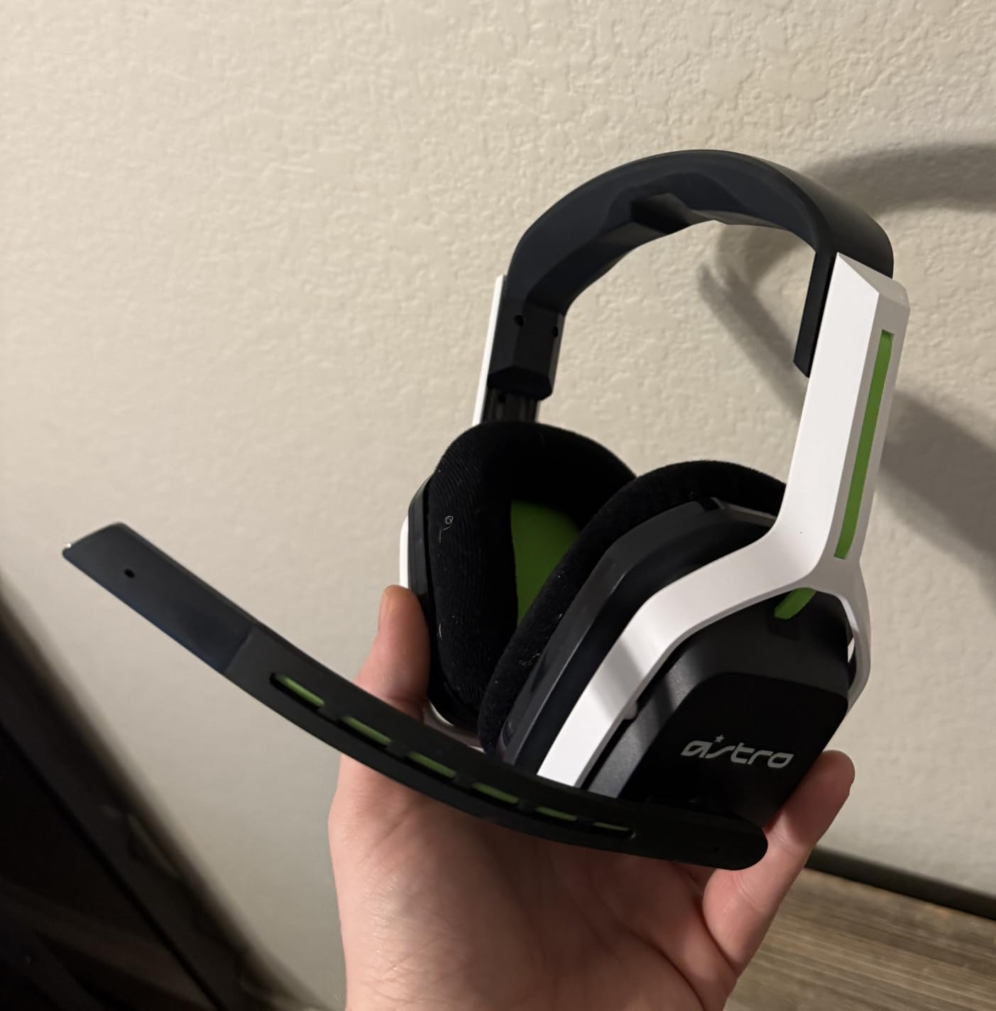 ASTRO Gaming Logitech G A20 Gen 2 Wireless Headset Xbox - White/Green | Compatible with Series X | S, One customer photo 2