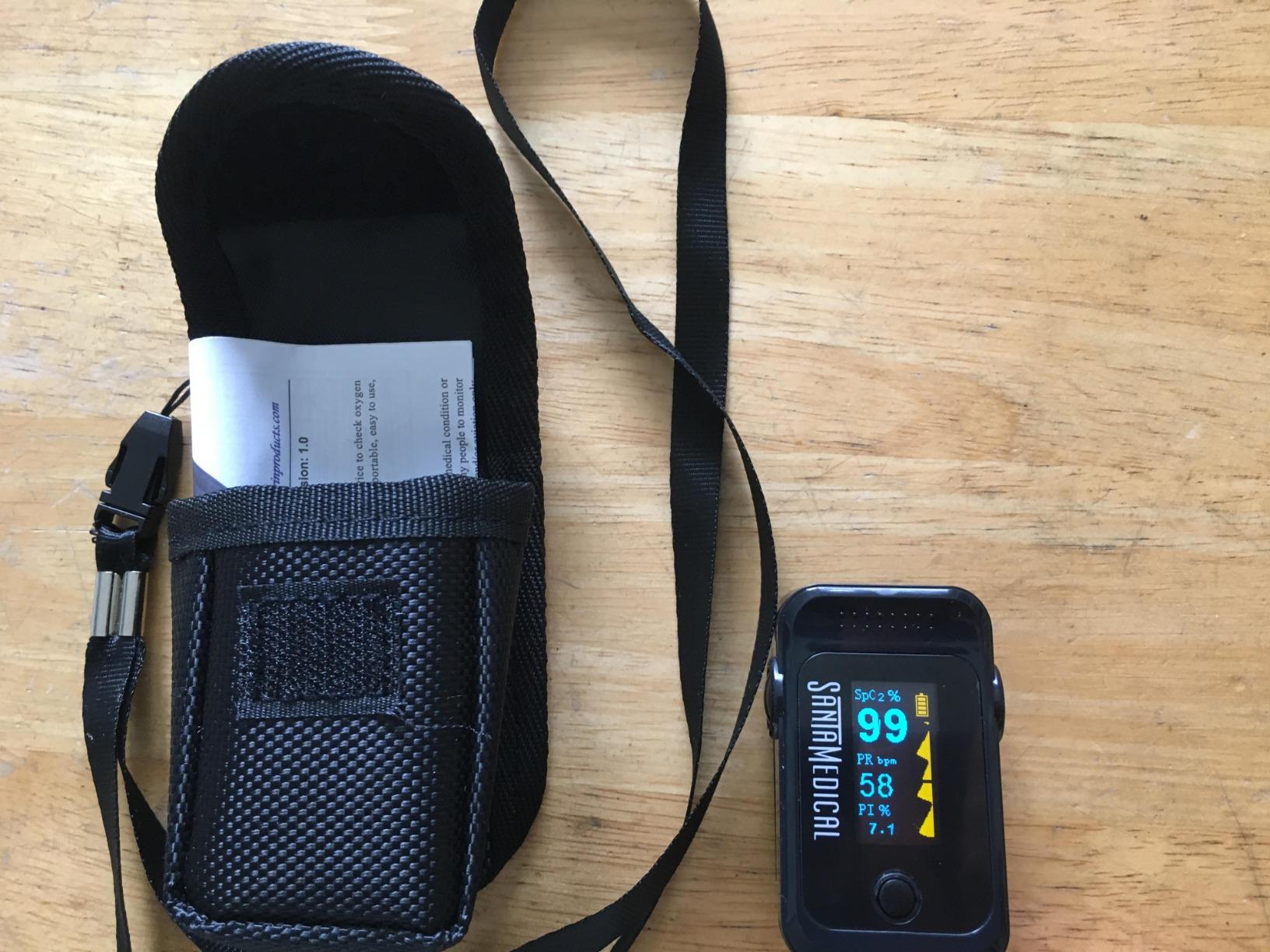 Santamedical Dual Color OLED Pulse Oximeter Fingertip Monitor (SpO2) customer photo 2