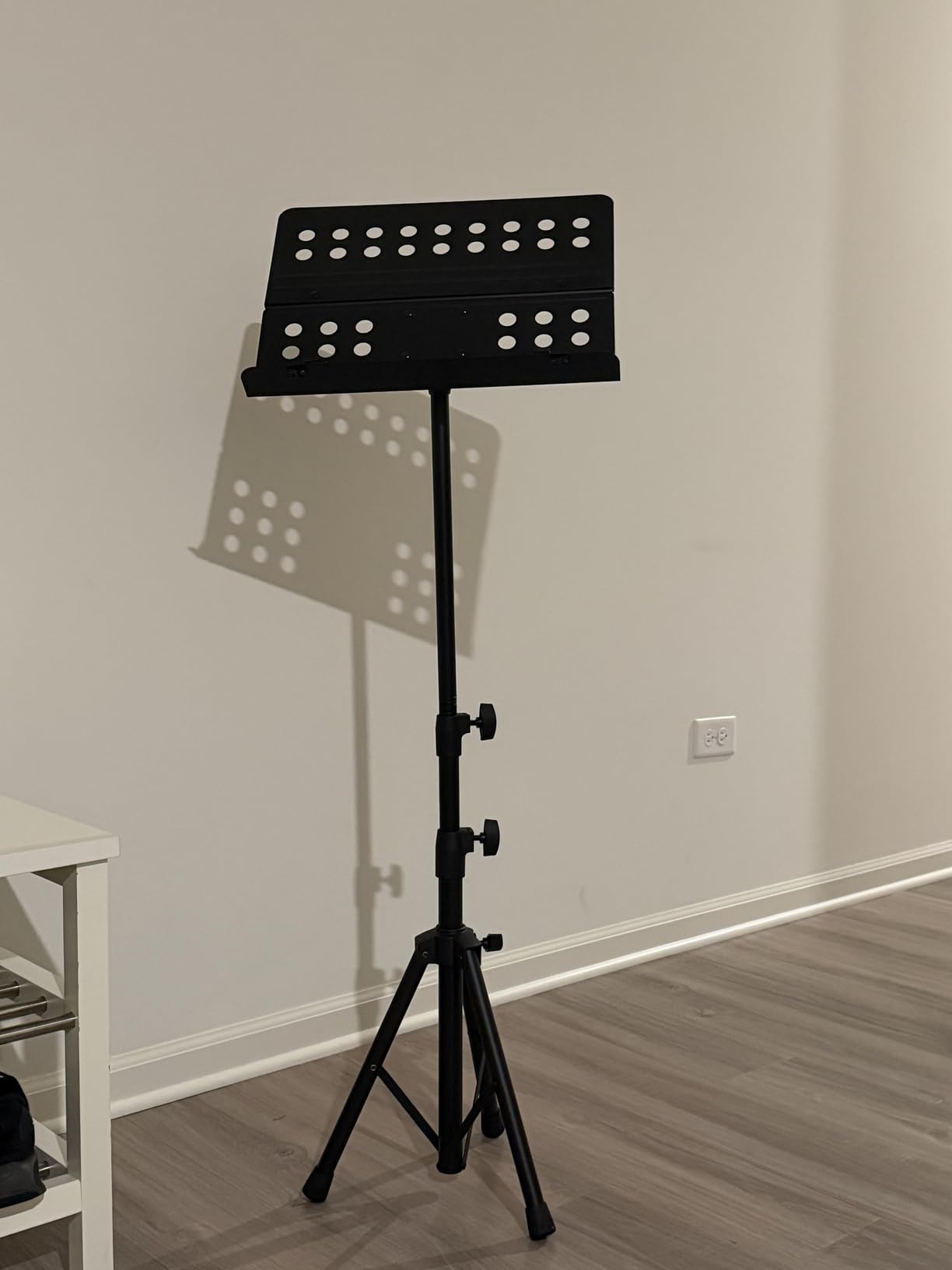 Vekkia Metal Professional Portable Perforated Sheet Music Stand customer photo 1
