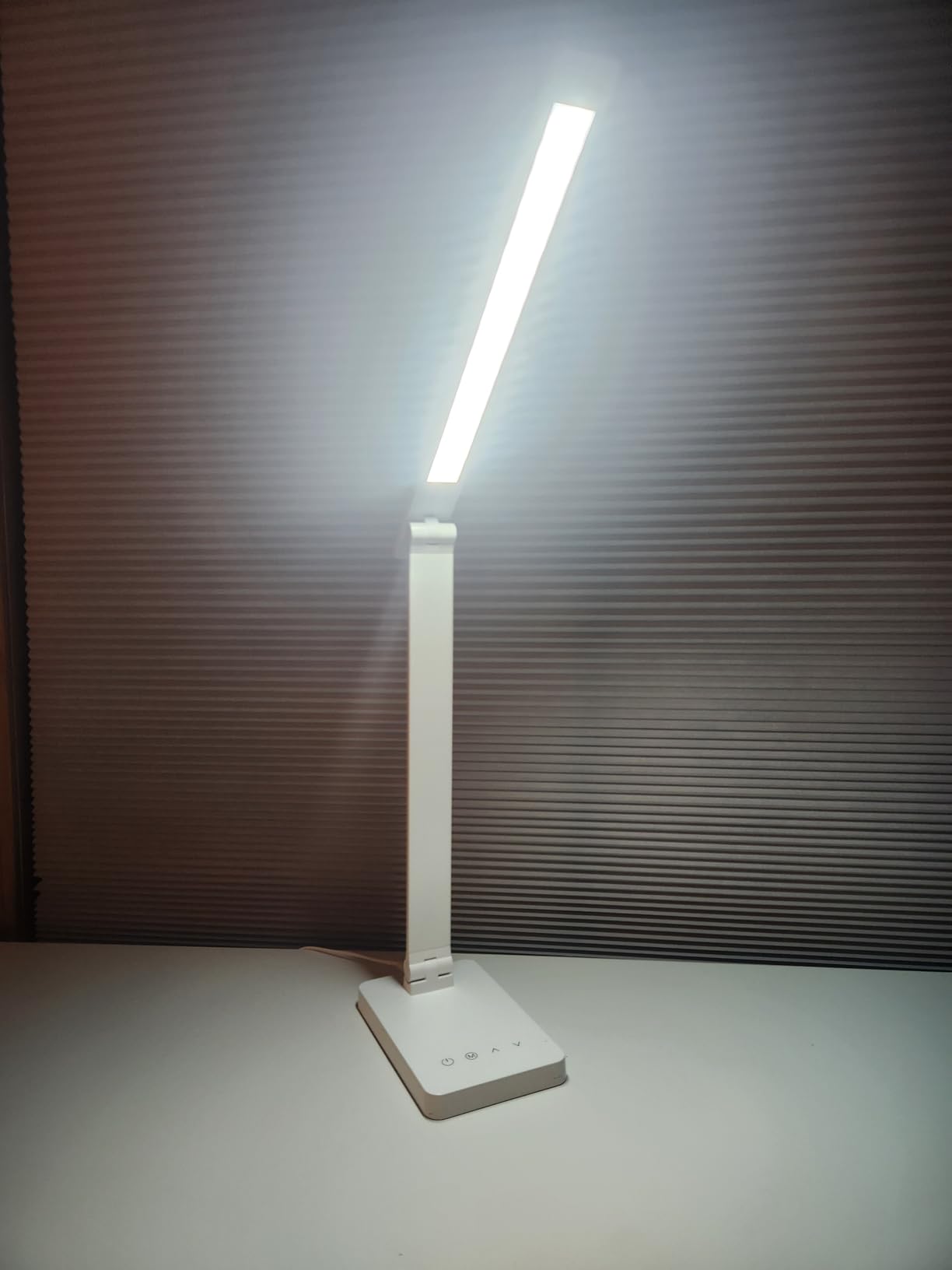 Lepro LED Desk Lamp for Home Office, 9.5W 750LM Touch Desk Light, Black customer photo 1
