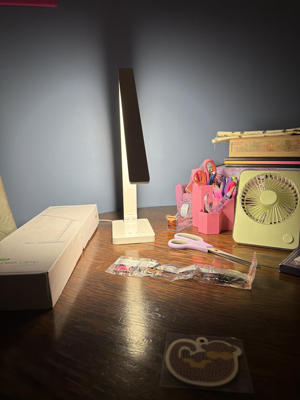 Lepro LED Desk Lamp for Home Office, 9.5W 750LM Touch Desk Light, Black customer photo 2