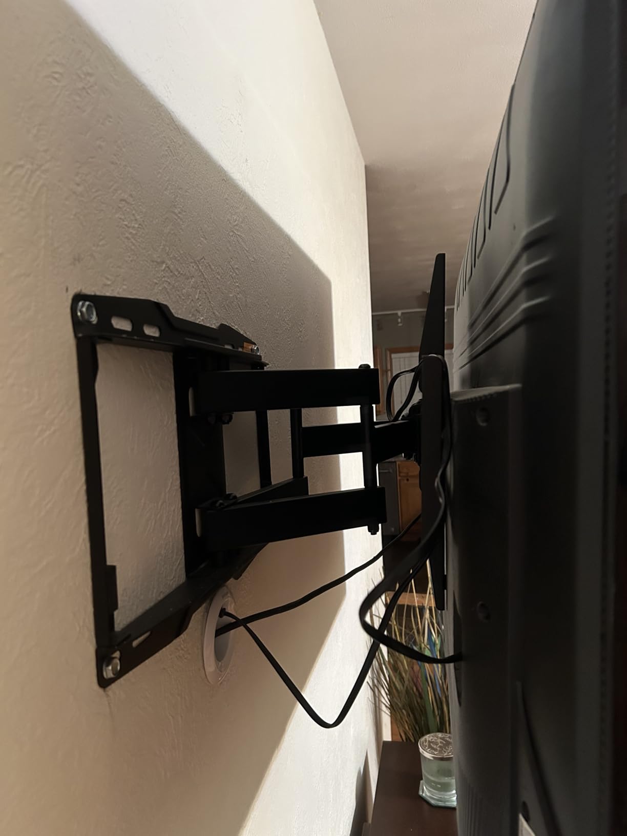 Full Motion TV Wall Mount for 42 55 65 75 85 86 inch, TV Mount Swivel and Tilt,Wall Mount Bracket with Dual Articulating Arms Up to 132lbs, VESA 600x400mm, Max 16
