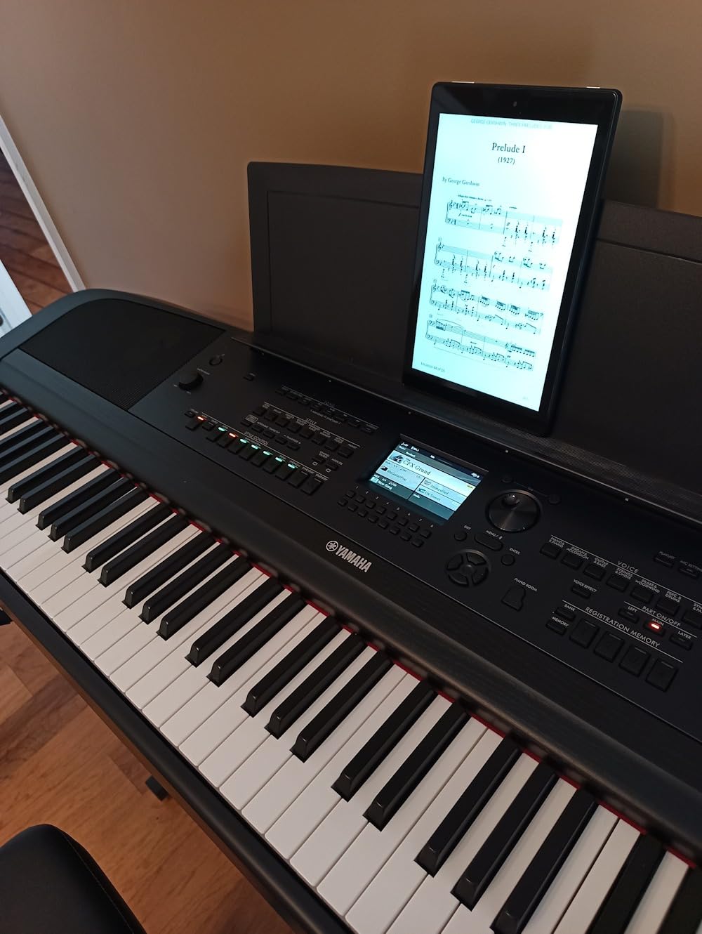 Yamaha DGX-670B 88-Key Weighted Digital Piano, Black customer photo 1
