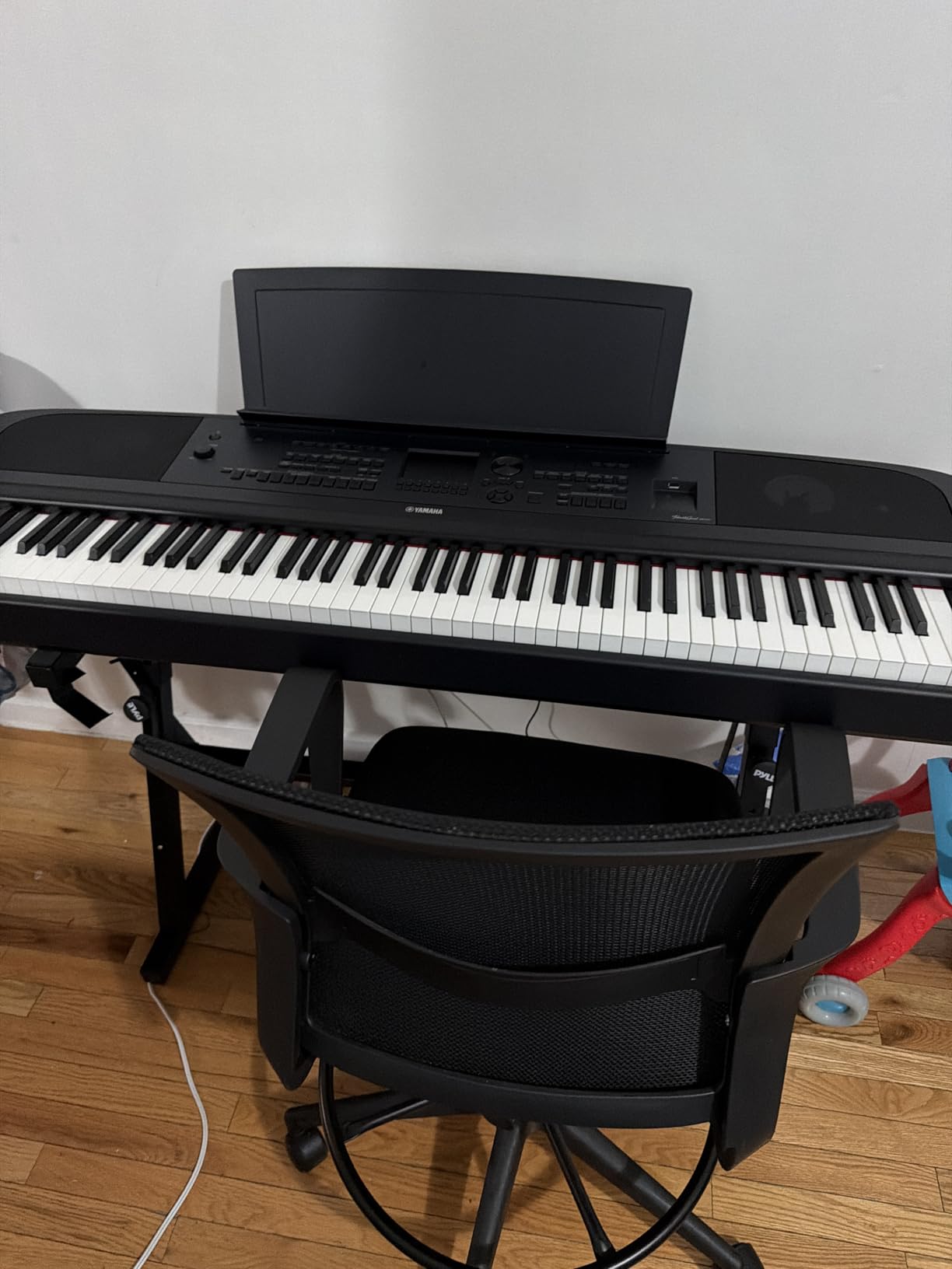 Yamaha DGX-670B 88-Key Weighted Digital Piano, Black customer photo 2