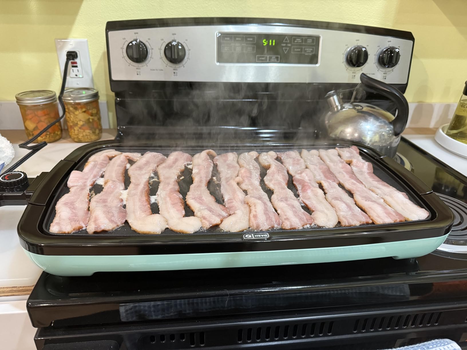 Dash Deluxe Everyday Electric Griddle, Removable Nonstick Plate, Black | Flat Top Grill with Drip Tray, Temperature Control, Large 20-Inch Cooking Surface for Pancakes, Eggs, Burgers, & Bacon customer photo 2