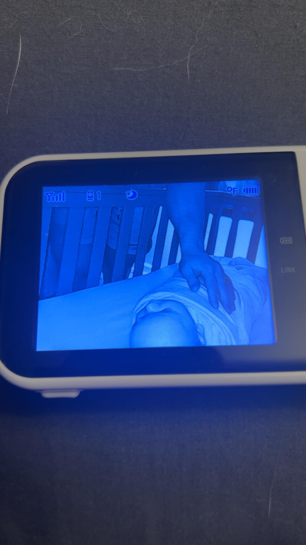 VTech Baby Monitor No WiFi – 19Hr Video Battery, 1000ft Range, Night Vision, Two-Way Talk, Temperature Sensor, Sound-Activated Screen, Lullabies | VM819 customer photo 1