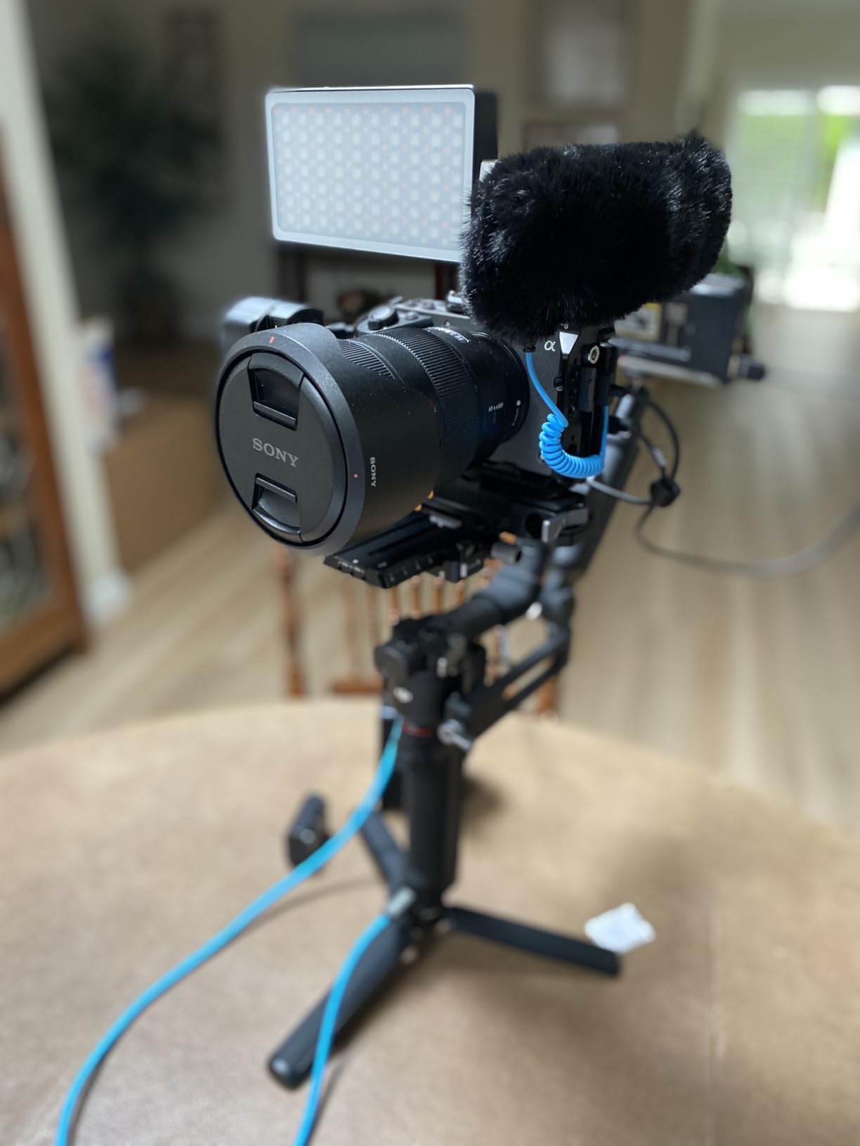 SENNHEISER Professional MKE 400 Directional On-Camera Shotgun Microphone with 3.5mm TRS and TRRS Connectors for DSLR, Mirrorless & Mobile , Connects with Auxiliary customer photo 2