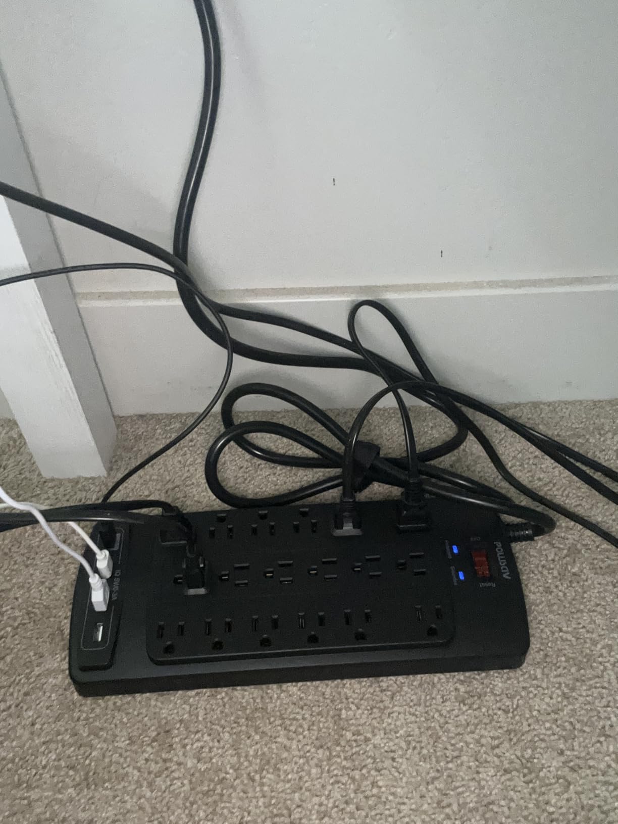 18 Outlets Surge Protector Power Strip - 6 Feet Flat Plug Heavy Duty Extension Cord with 18 Widely Outlets and 4 USB Ports, 2100 Joules, Black, ETL Listed customer photo 2