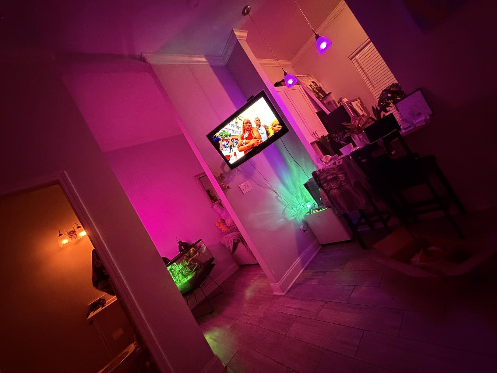 Govee Smart Light Bulbs, A19 Color Changing Light Bulb, 800 LM, E26 Base customer photo 1