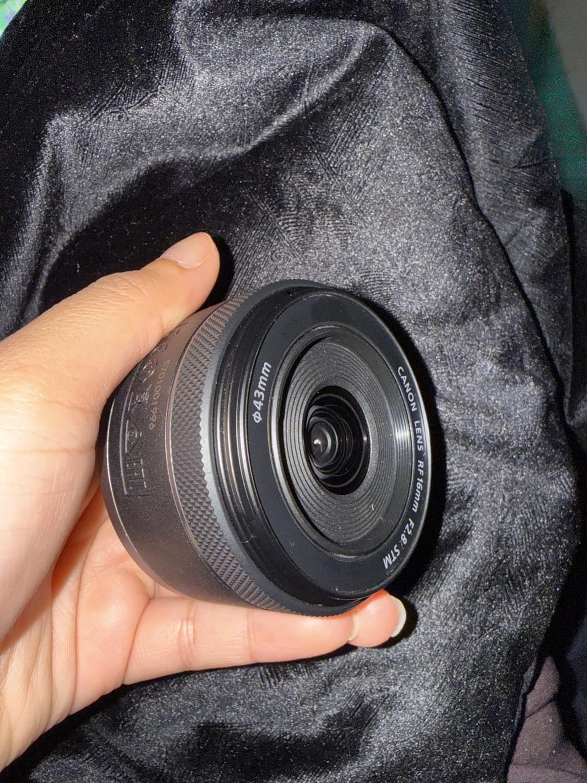 Canon RF16mm F2.8 STM Lens, Ultra Wide-Angle, Fixed Focal Length Prime Lens, Compatible with EOS R Series Mirrorless Cameras, Black customer photo 1