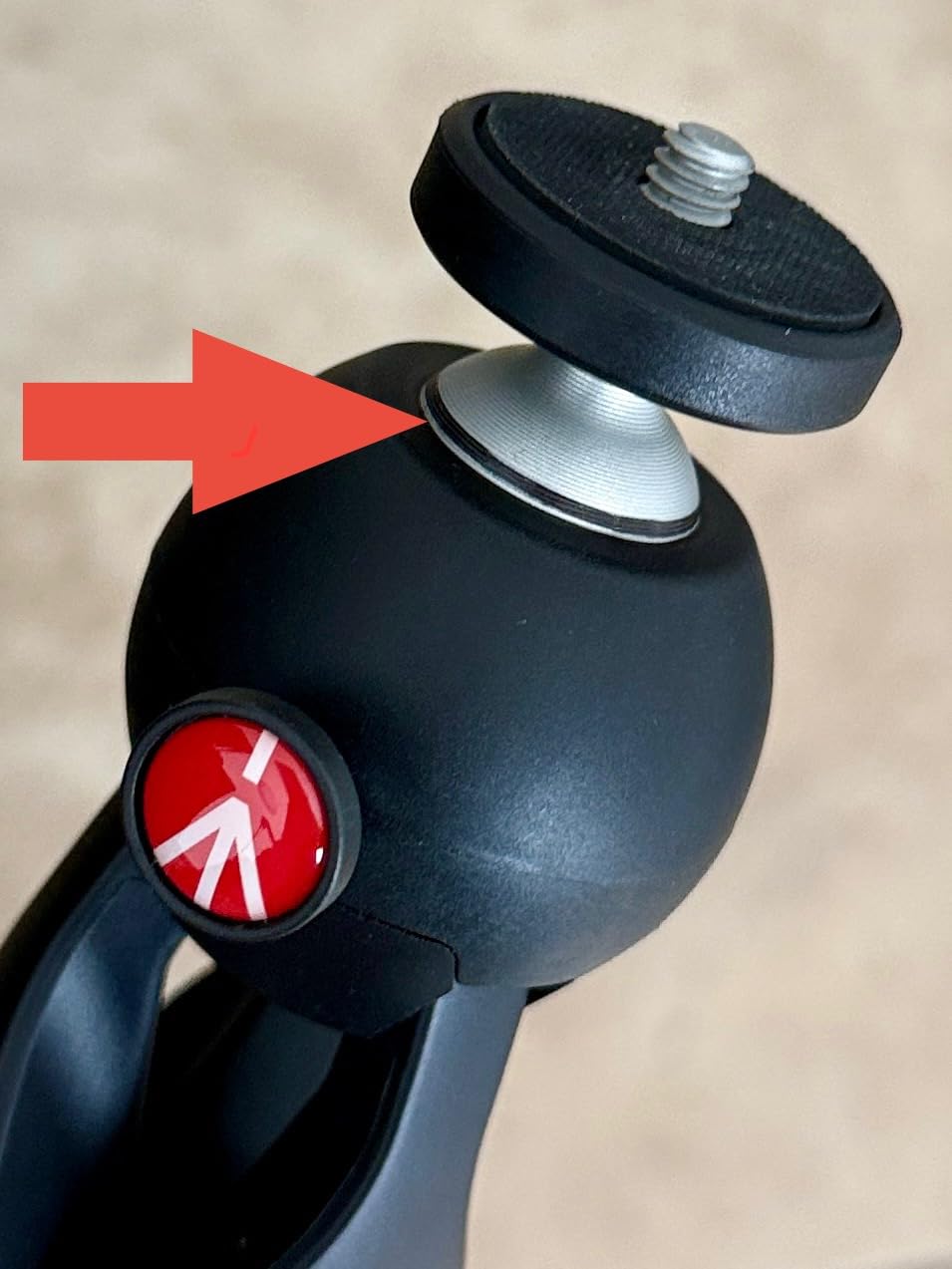 Manfrotto MTPIXIMII-B, PIXI Mini Tripod with Handgrip for Compact System Cameras, for DSLR, Mirrorless, Video, Made in Italy, Technopolymer and Aluminum, Black customer photo 1