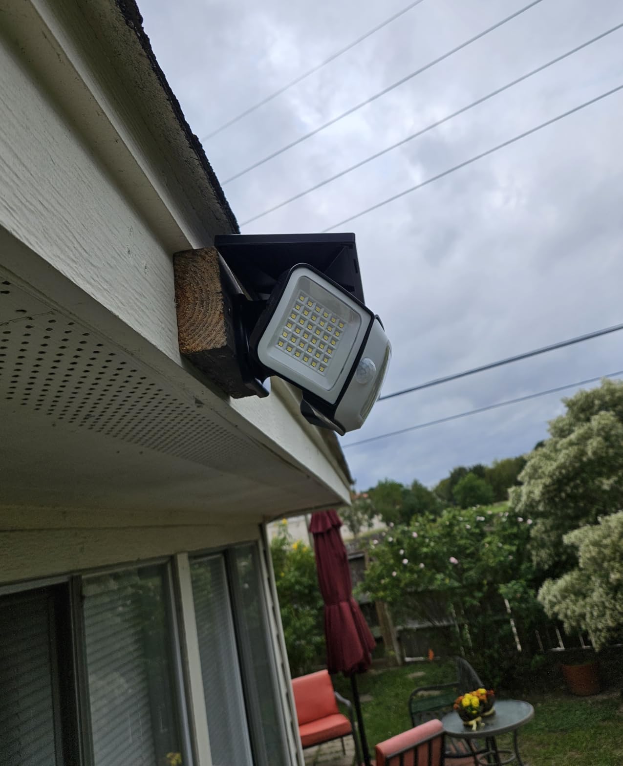 intelamp Solar Outdoor Lights, Motion Sensor with Dual Sensors Waterproof customer photo 1