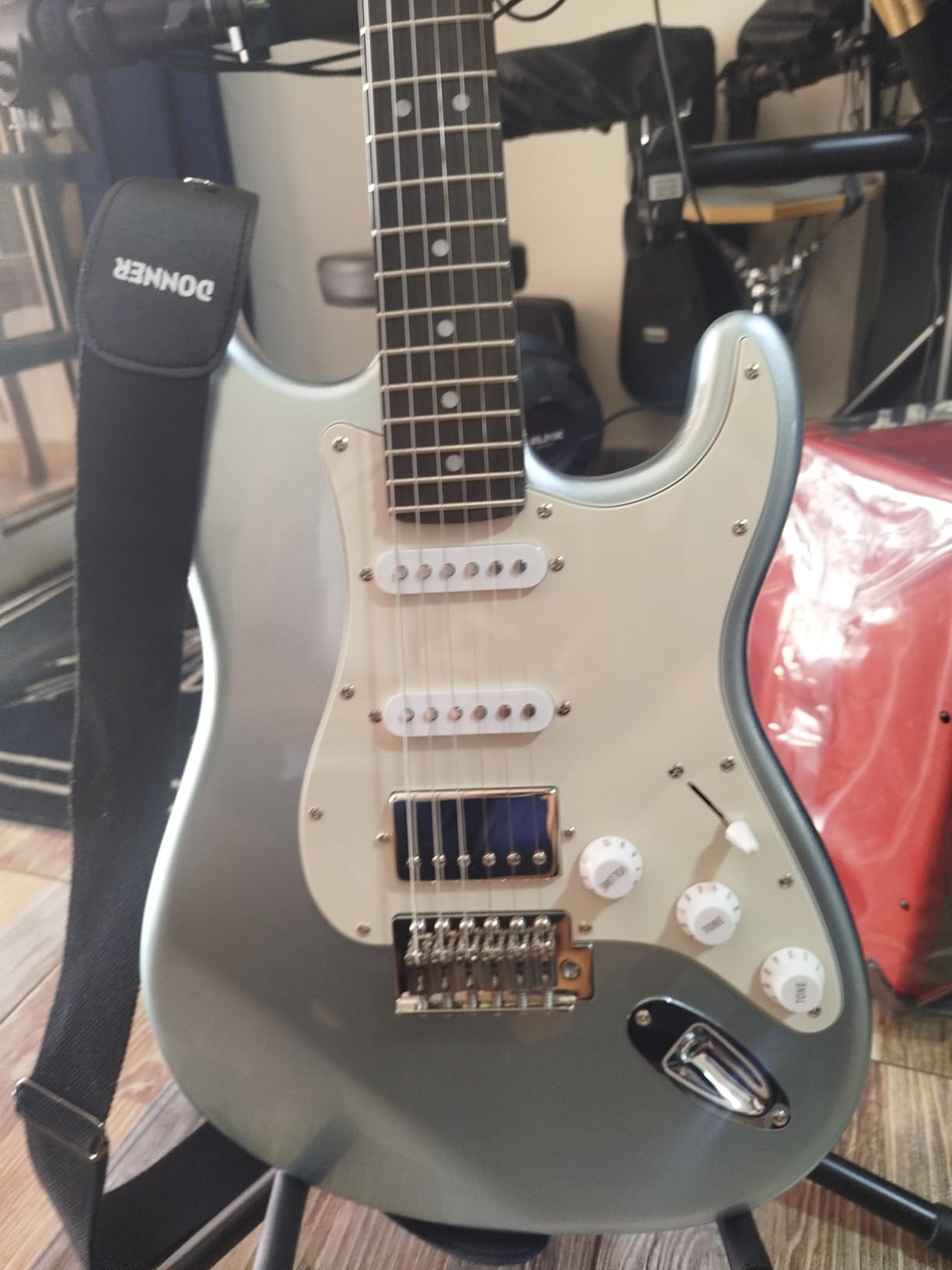 Donner DST-152R Electric Guitar Kit for Adults from Beginners to Advanced customer photo 1