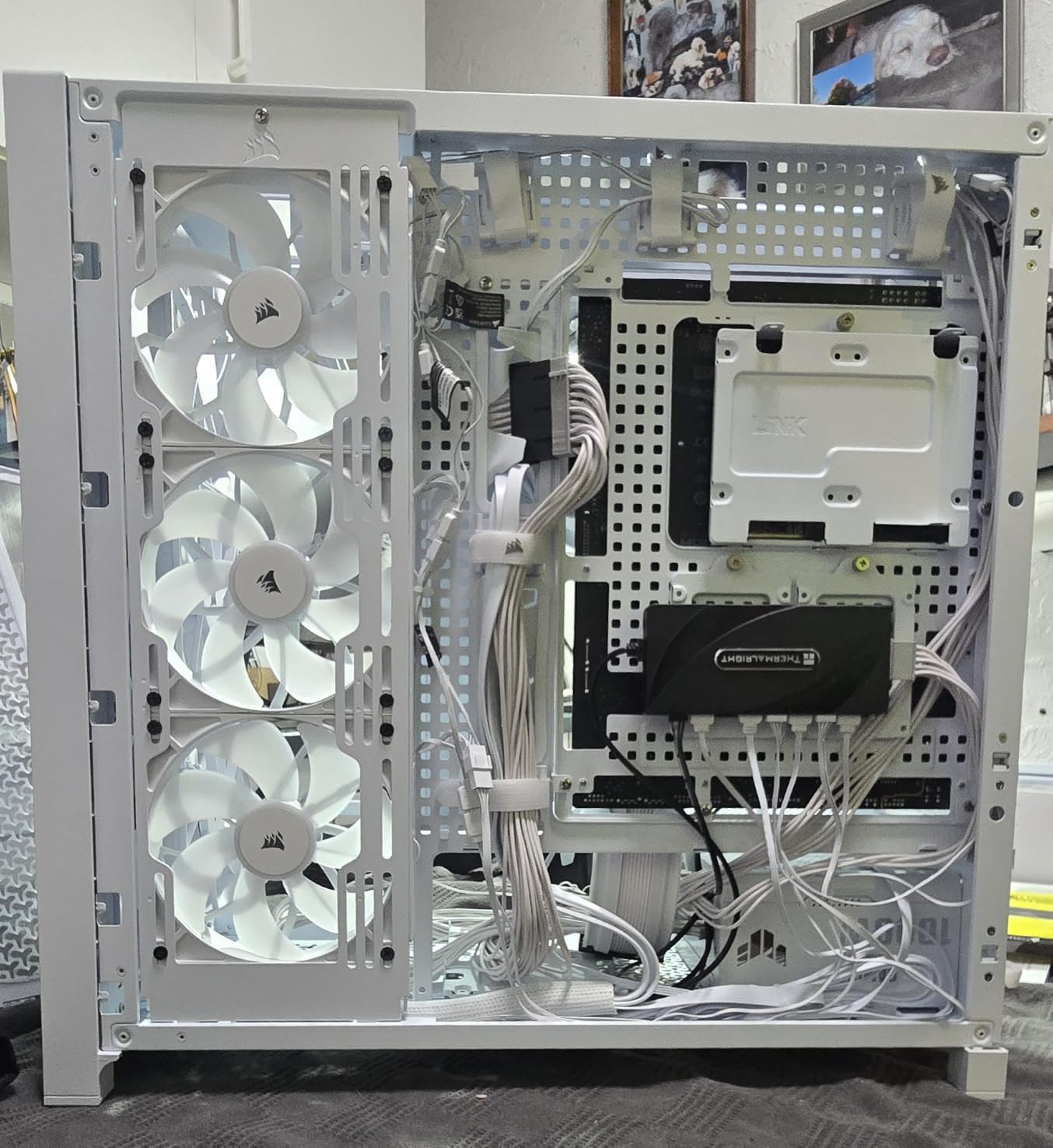 Thermalright ARGB Fan HUB Controller Support 8 Groups of Fans, 8-Port 4 Pin PC Fan Controller, 5V-3Pin ARGB Hub, Strong Paste+Magnetic Suction, SATA Power Cord(12V 4-pin RGB is not Supported) customer photo 2
