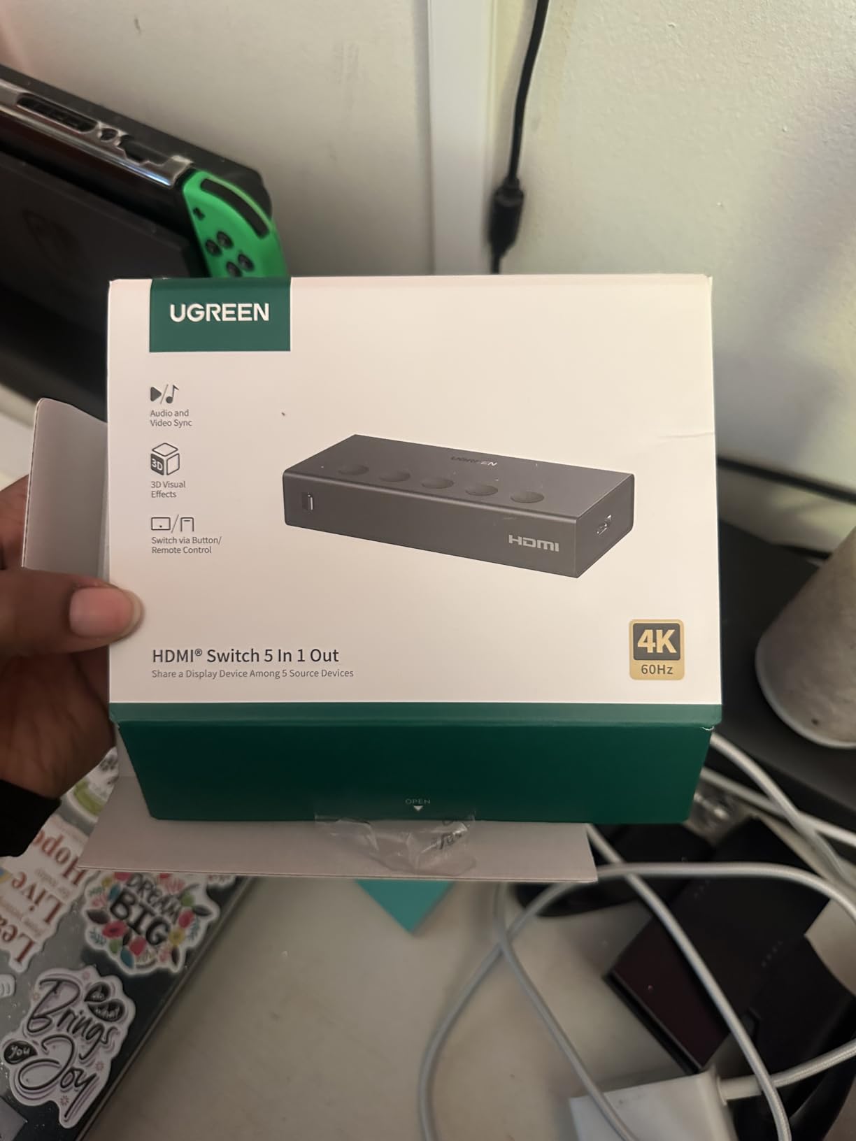 UGREEN HDMI Switch 5 in 1 Out, 4K@60Hz, with Remote, HDR, VRR, 3D, Black customer photo 1