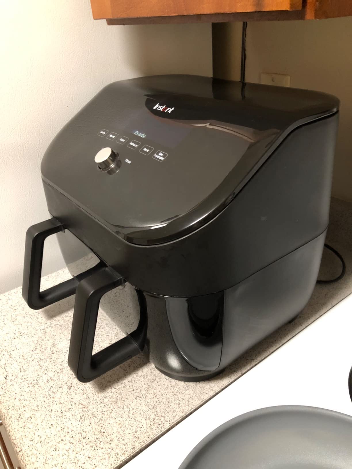 Instant Pot VersaZone 9QT Air Fryer,8-in-1 Functions with EvenCrisp Technology, Crisps,Broils, Bakes,Roasts, Dehydrates,Reheats at Same or Different Temperature, from the Makers of Instant Pot, Black customer photo 1