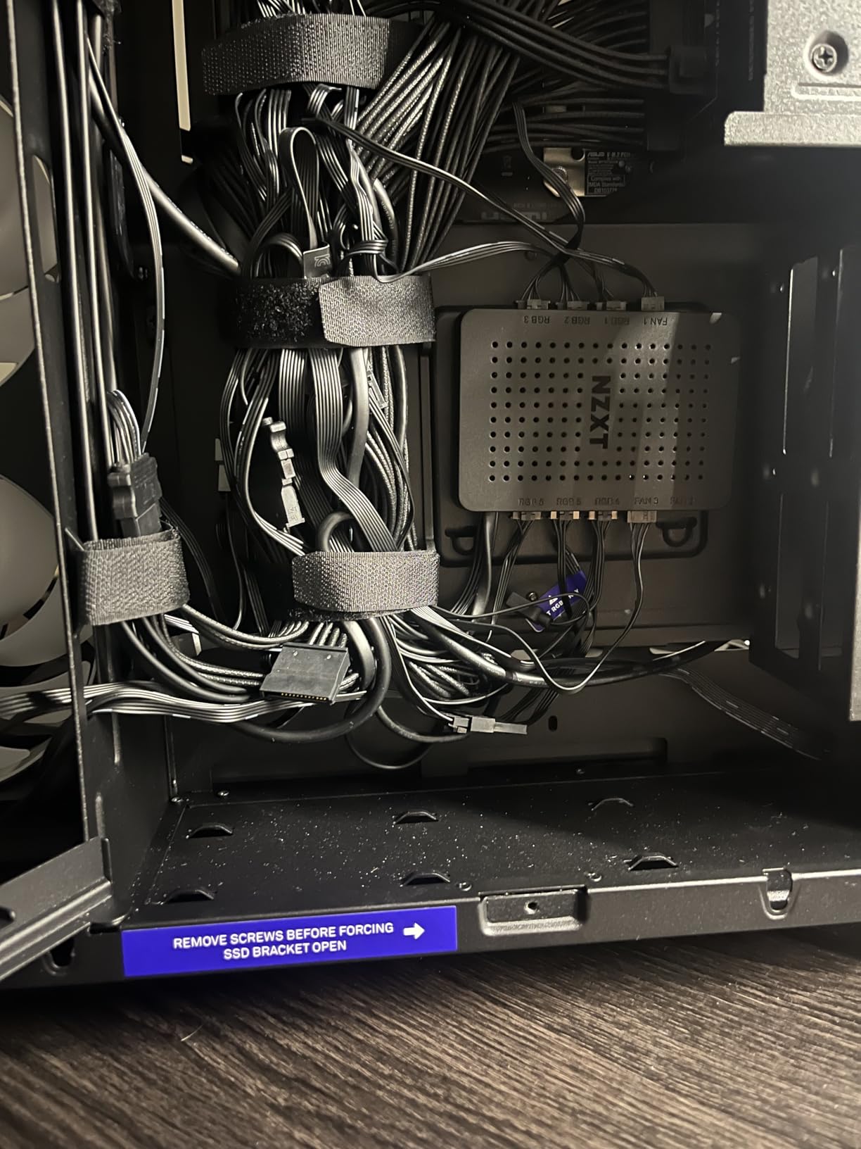 NZXT RGB & Fan Controller - AC-CRFR0-B1-6 RGB Lighting Channels - 3 Fan Channels - RGB Lighting Customization - Black customer photo 2