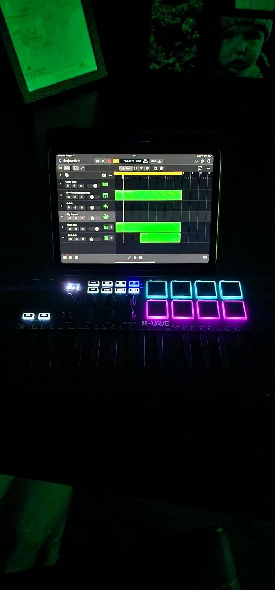 M-VAVE 25 Key USB MIDI Keyboard Controller With 8 Backlit Drum Pads, Bluetooth Semi Weighted Professional dynamic keybed 8 Knobs and Music Production,Software Included (Black) customer photo 1