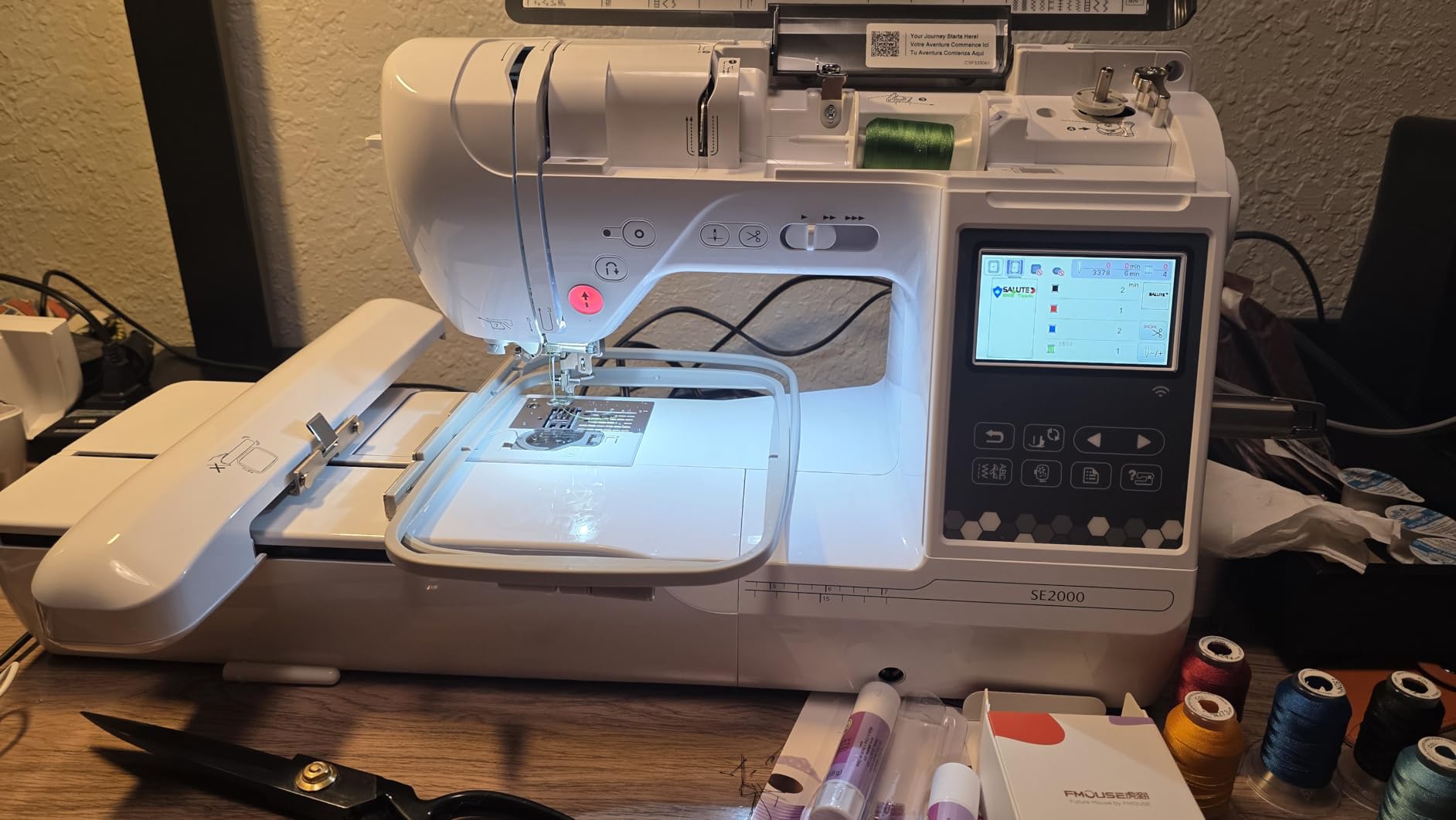 Brother SE2000 Sewing and Embroidery Machine Computerized customer photo 2